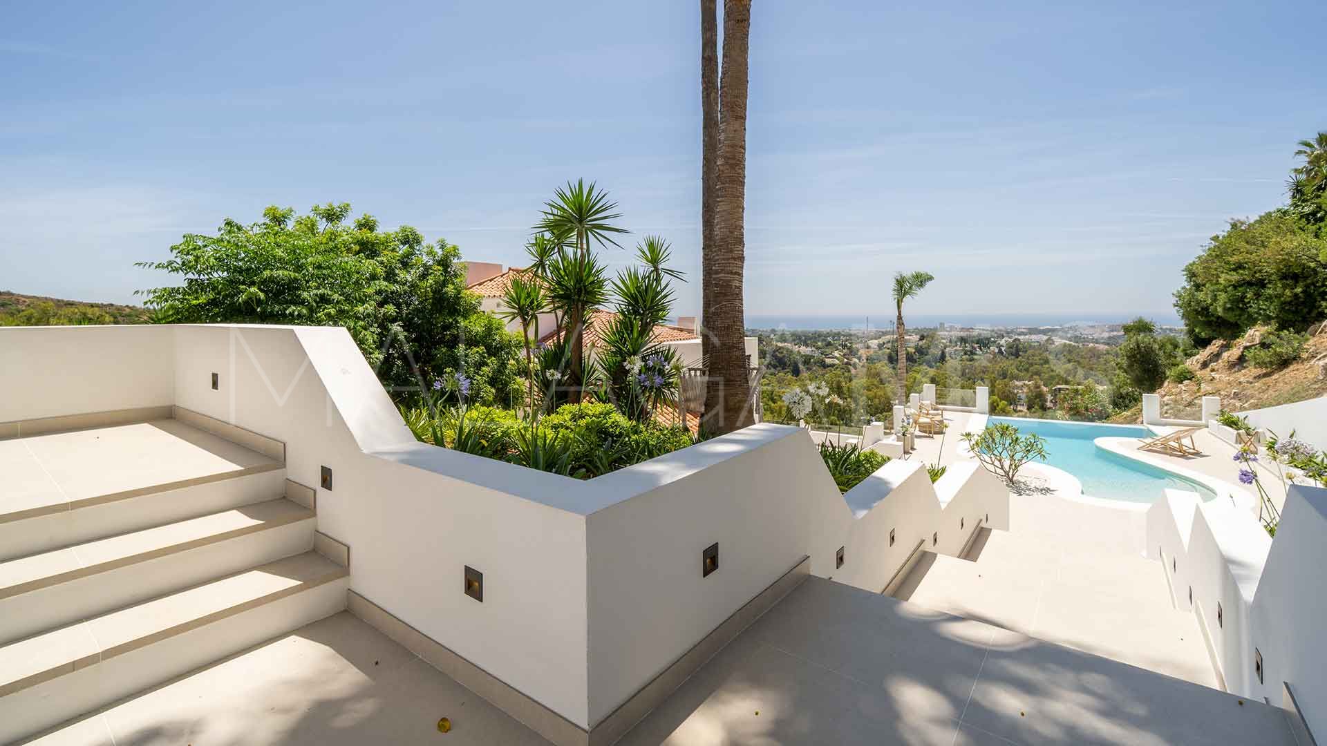 For sale villa with 5 bedrooms in Las Lomas de Nueva Andalucia