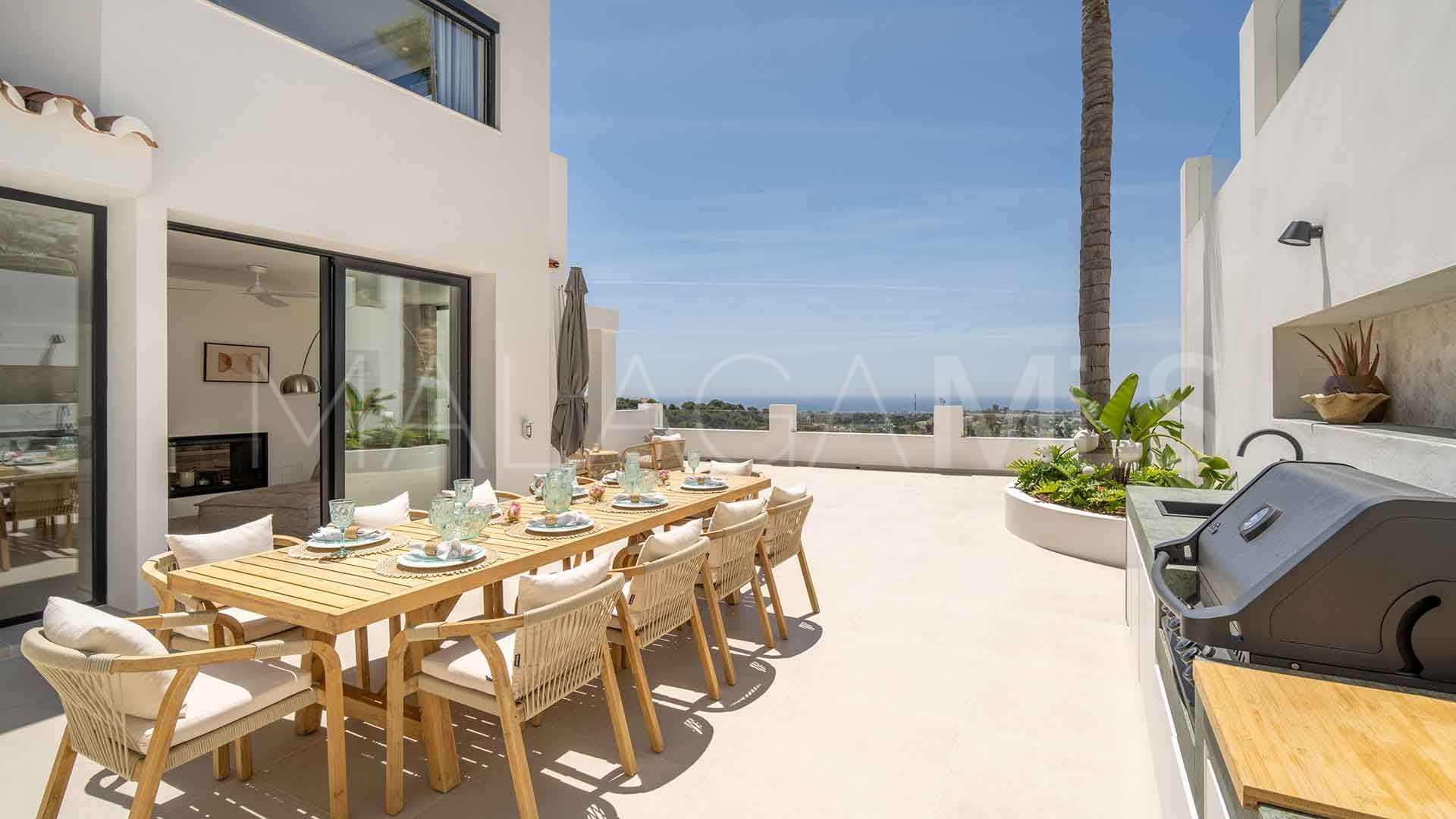 For sale villa with 5 bedrooms in Las Lomas de Nueva Andalucia