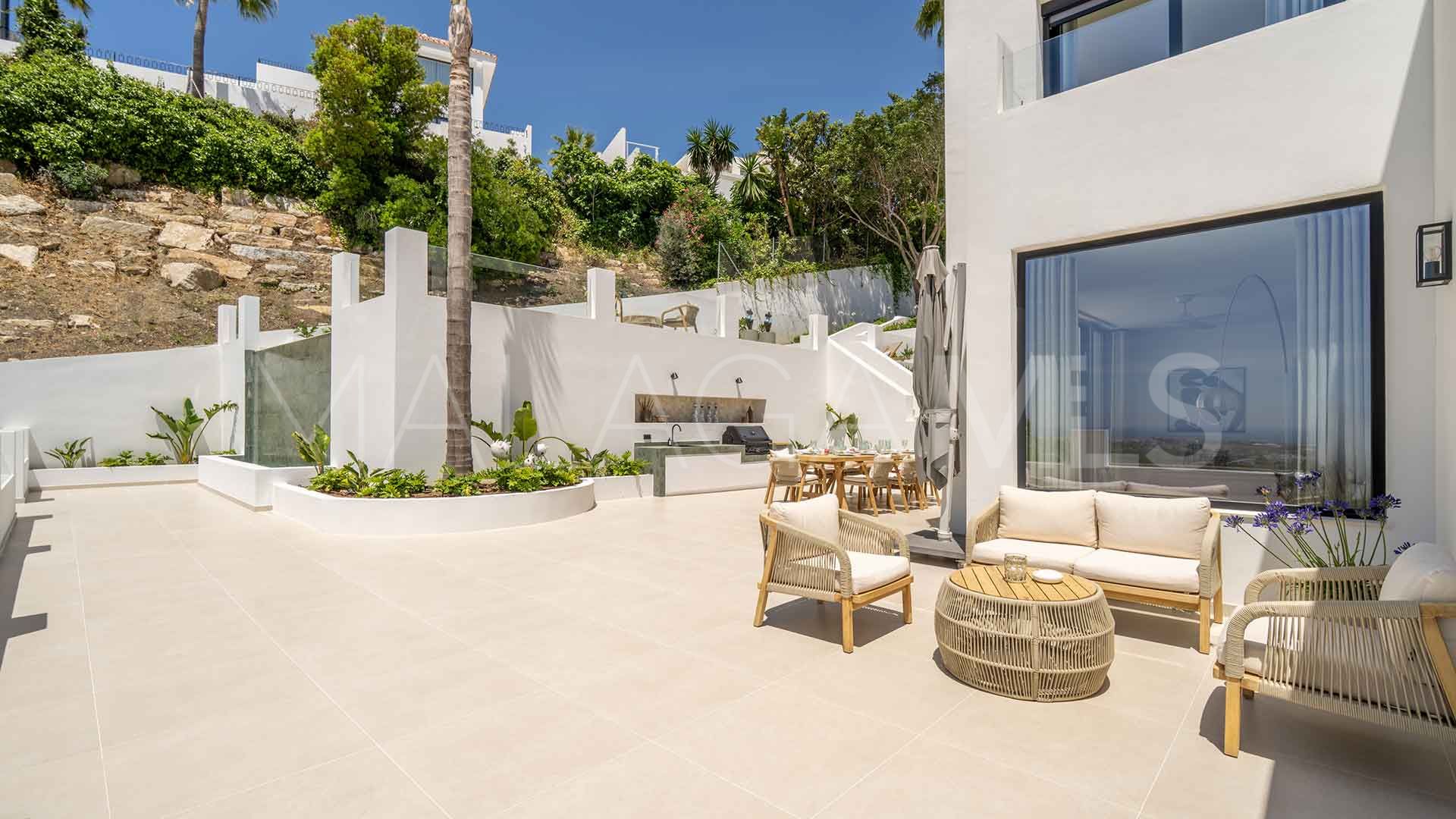 For sale villa with 5 bedrooms in Las Lomas de Nueva Andalucia