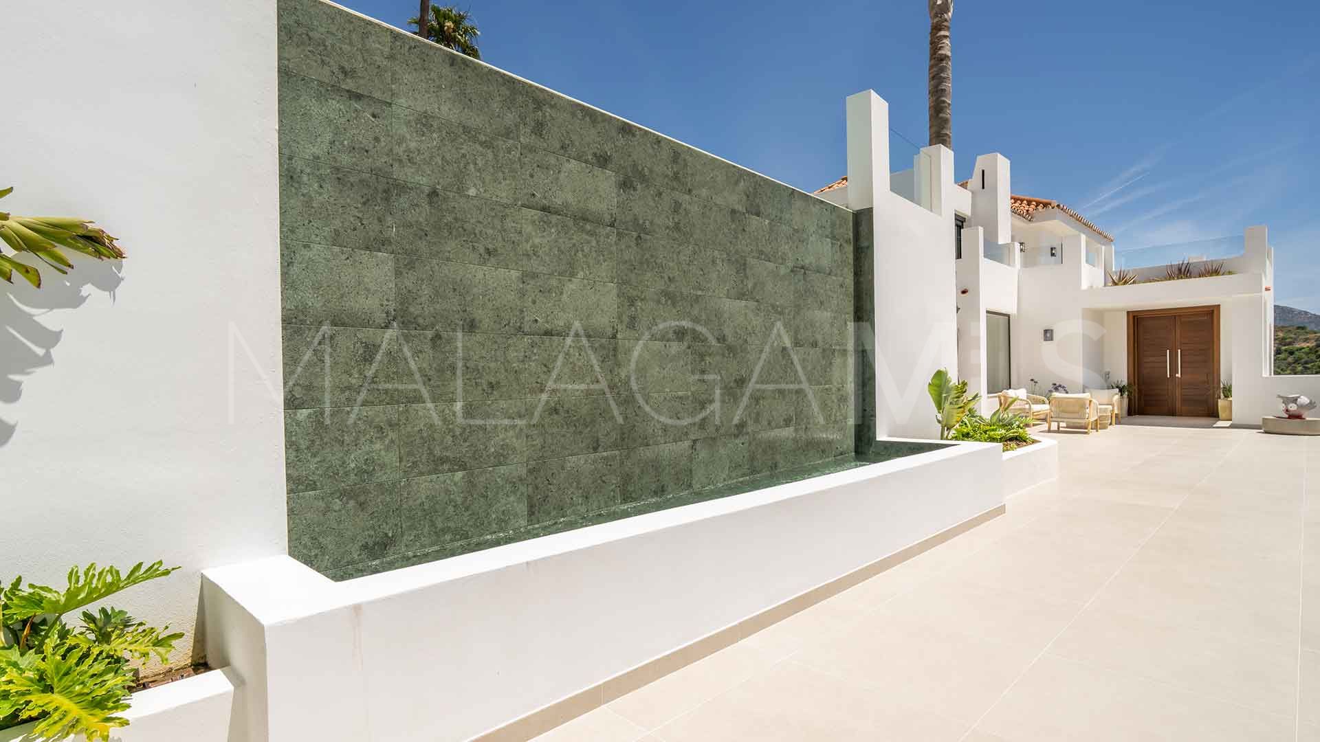 For sale villa with 5 bedrooms in Las Lomas de Nueva Andalucia