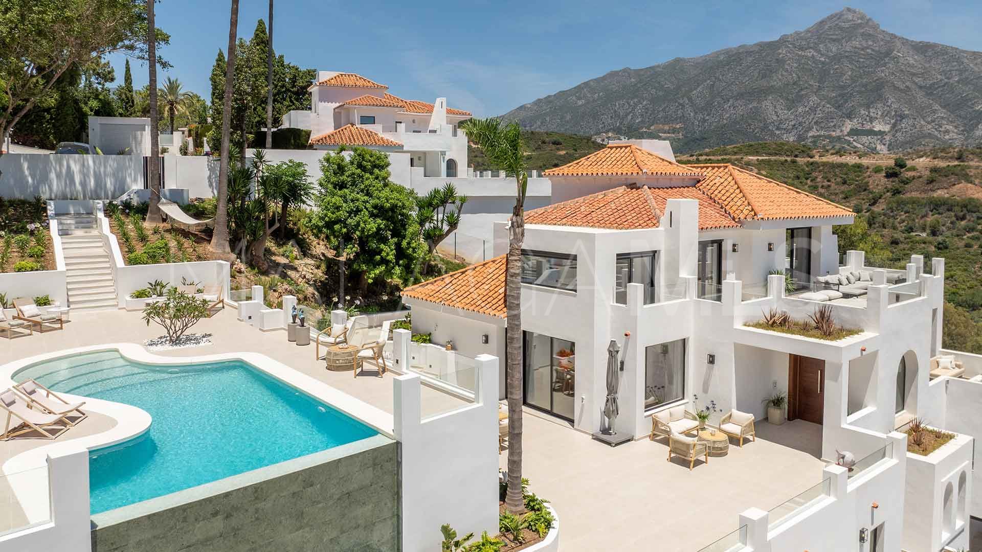 For sale villa with 5 bedrooms in Las Lomas de Nueva Andalucia