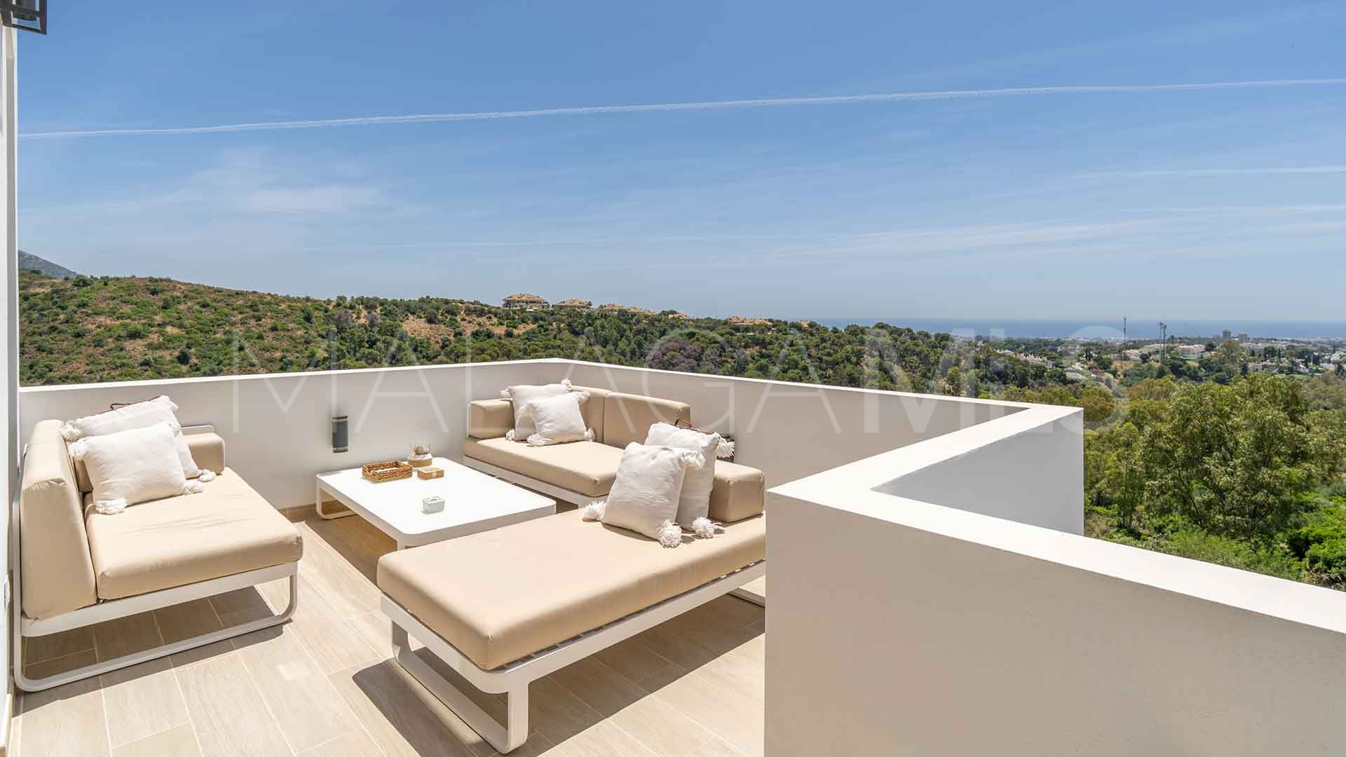 For sale villa with 5 bedrooms in Las Lomas de Nueva Andalucia