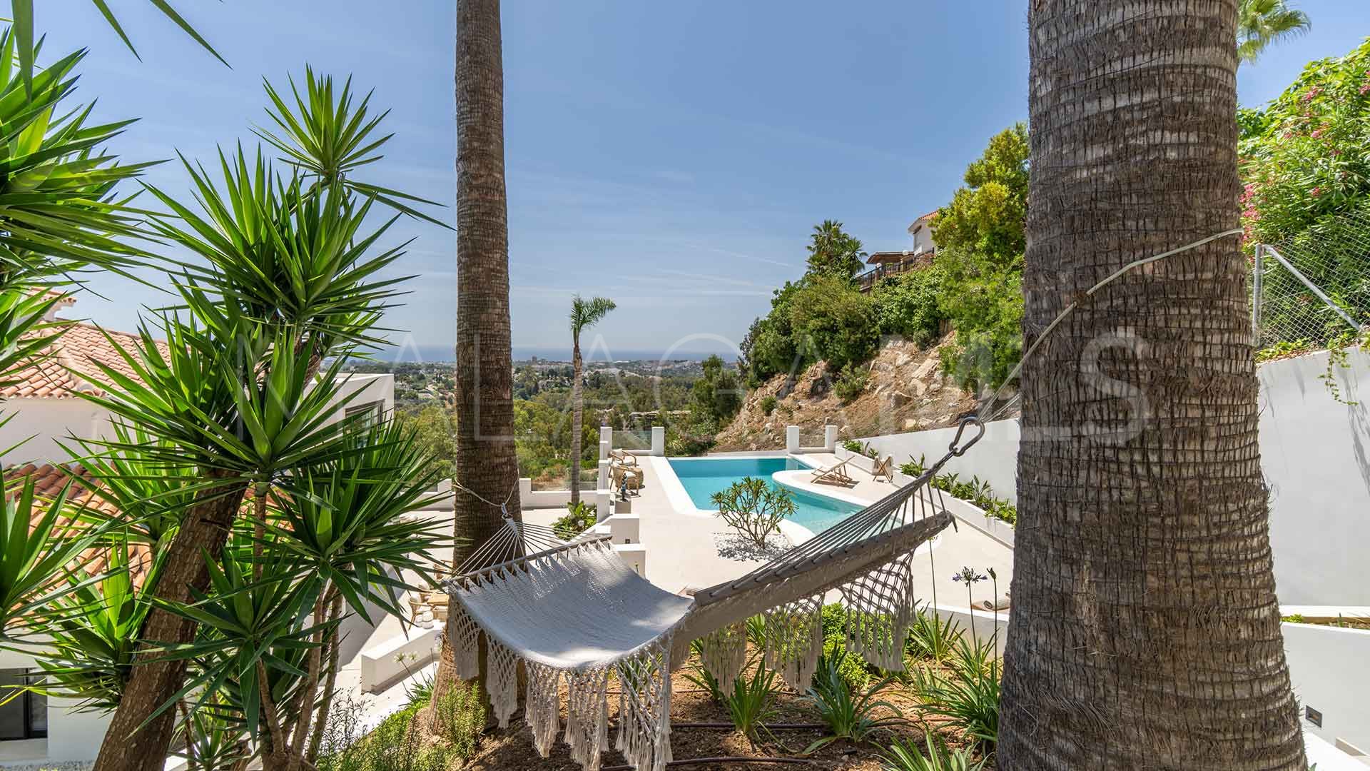 For sale villa with 5 bedrooms in Las Lomas de Nueva Andalucia