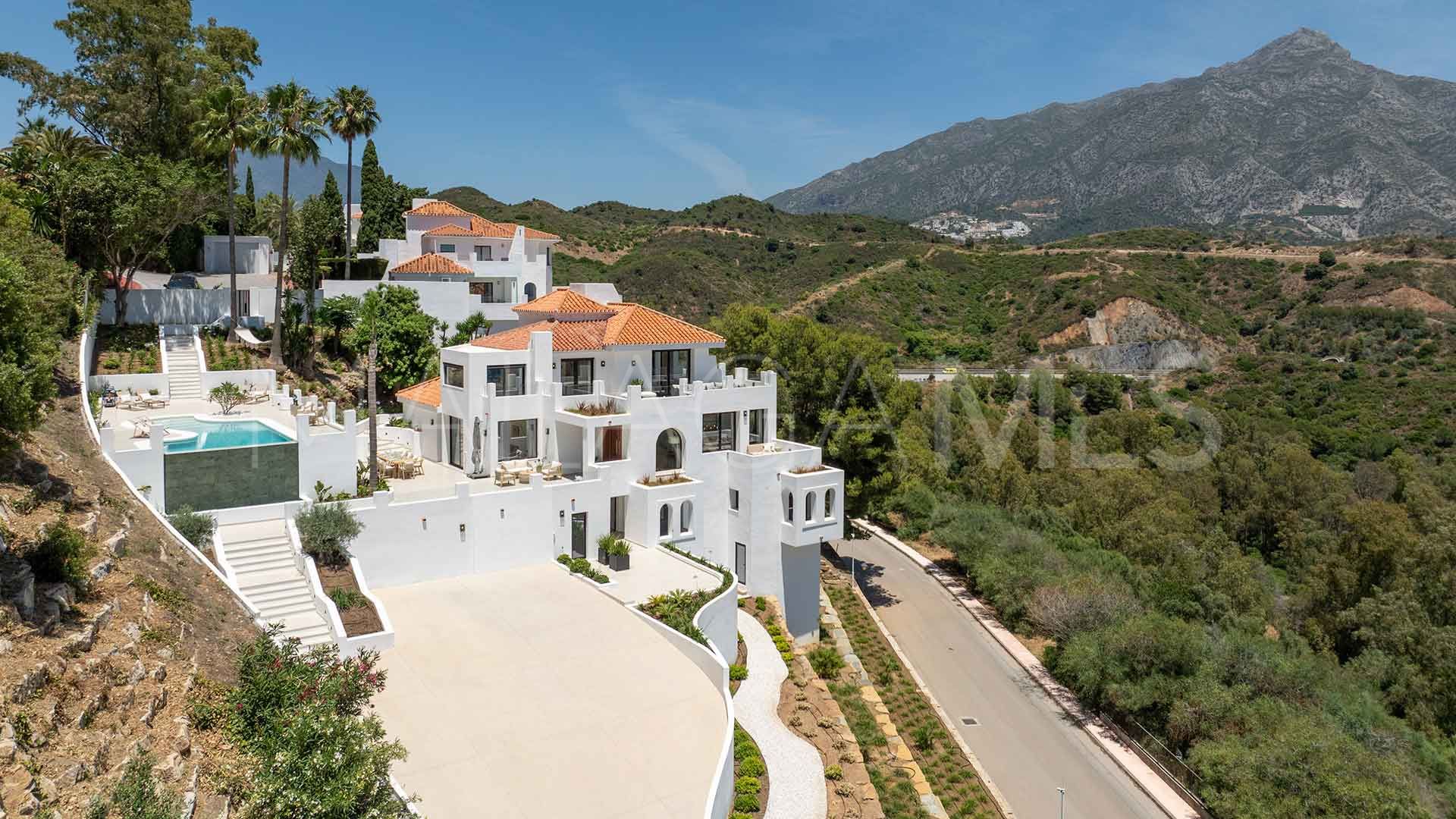 For sale villa with 5 bedrooms in Las Lomas de Nueva Andalucia