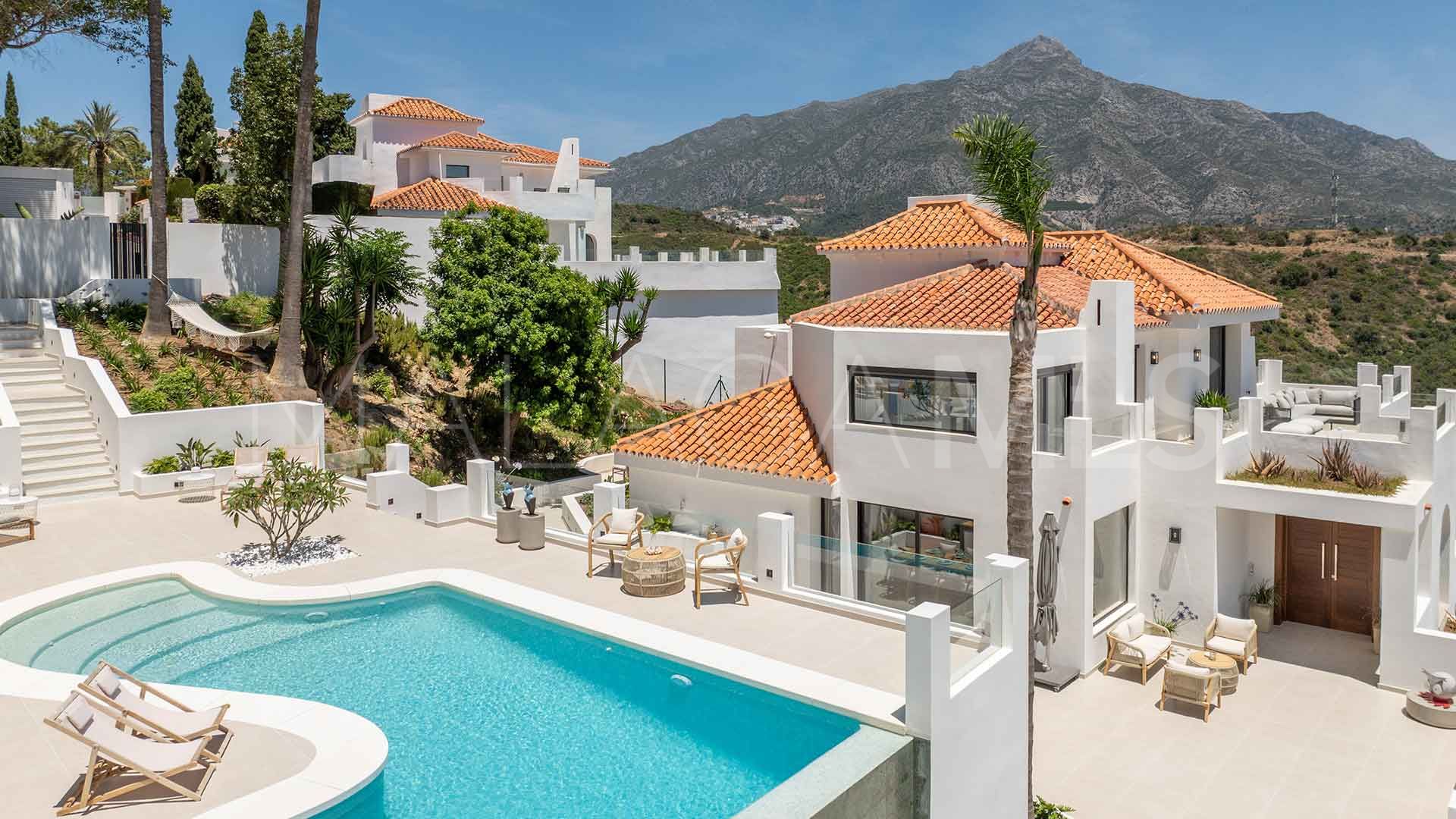 For sale villa with 5 bedrooms in Las Lomas de Nueva Andalucia