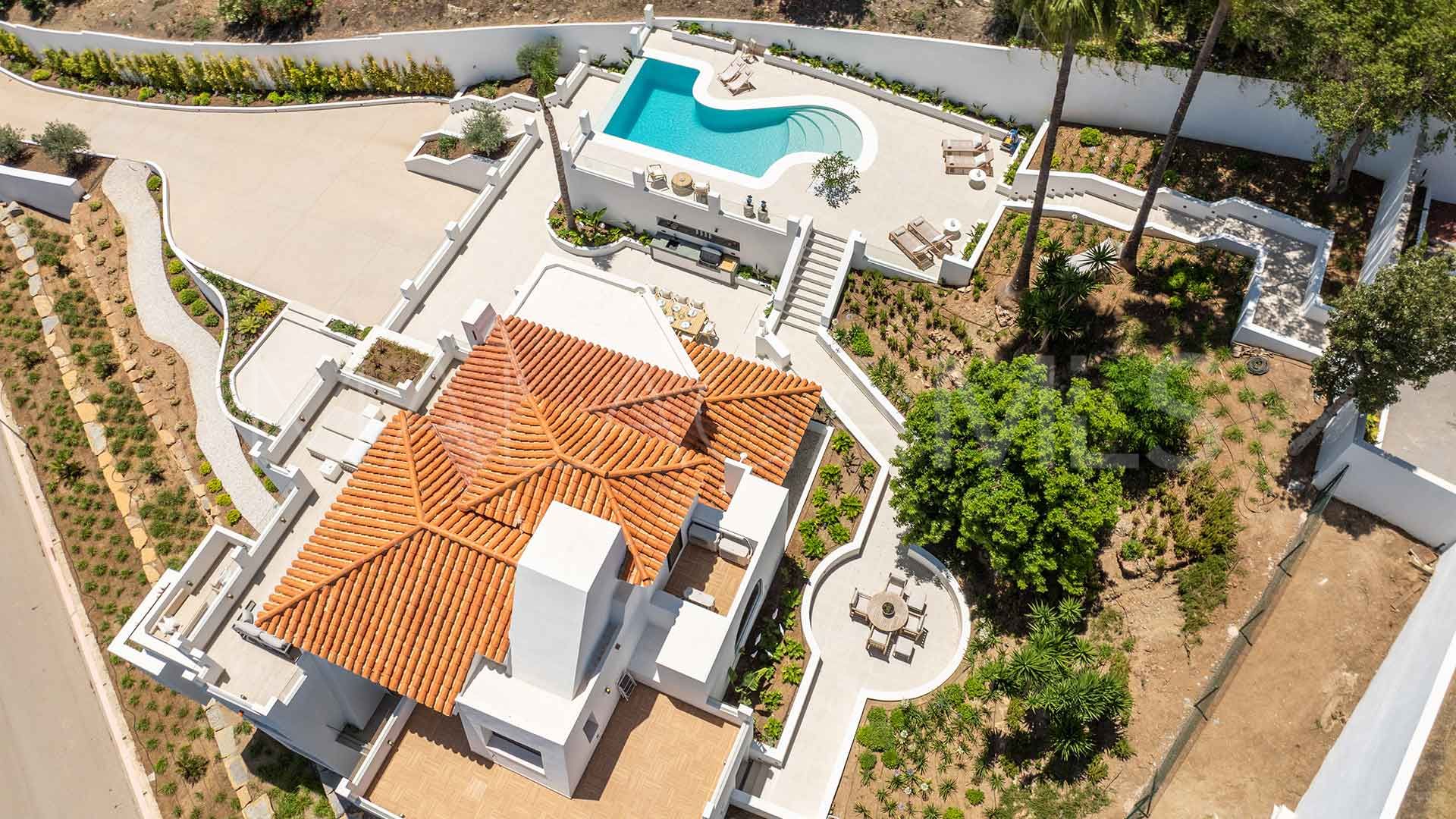 For sale villa with 5 bedrooms in Las Lomas de Nueva Andalucia