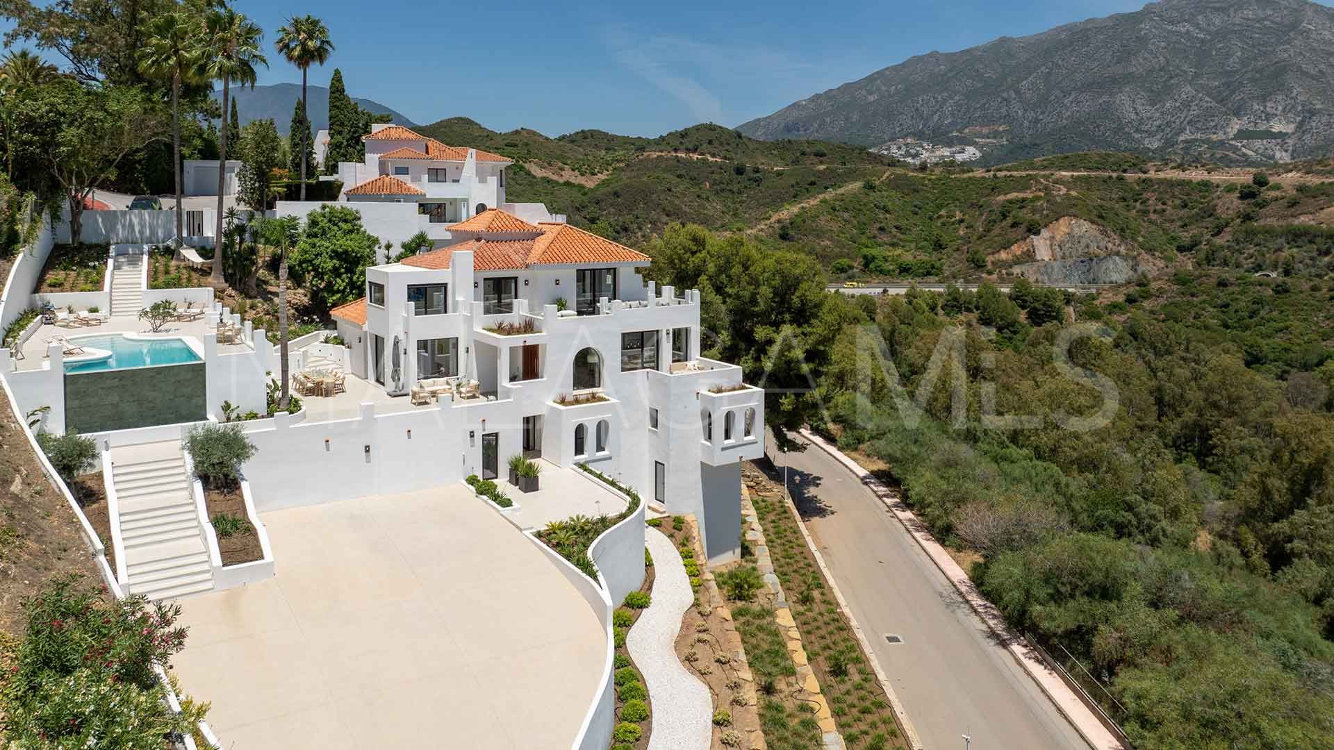 For sale villa with 5 bedrooms in Las Lomas de Nueva Andalucia