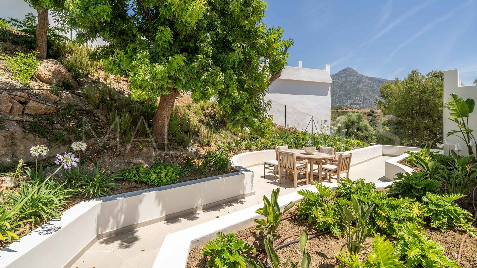For sale villa with 5 bedrooms in Las Lomas de Nueva Andalucia