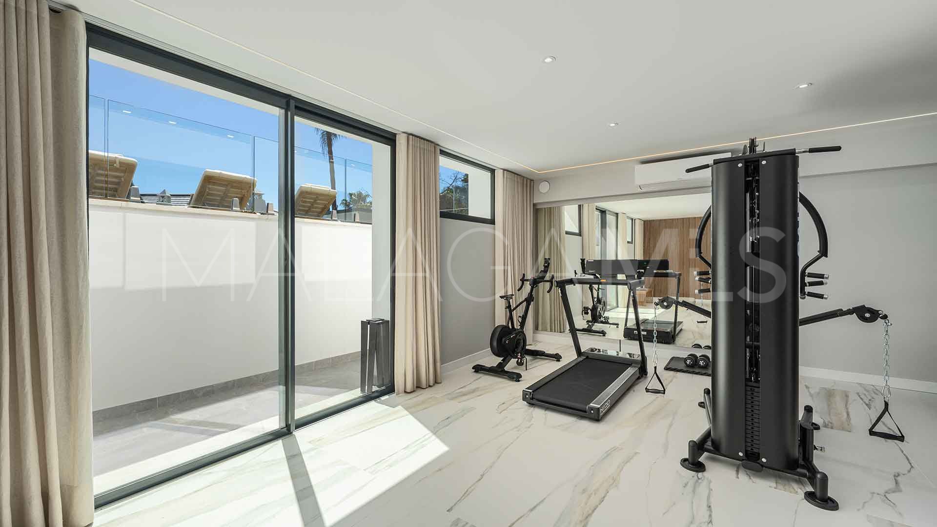 Villa for sale in Altos Reales