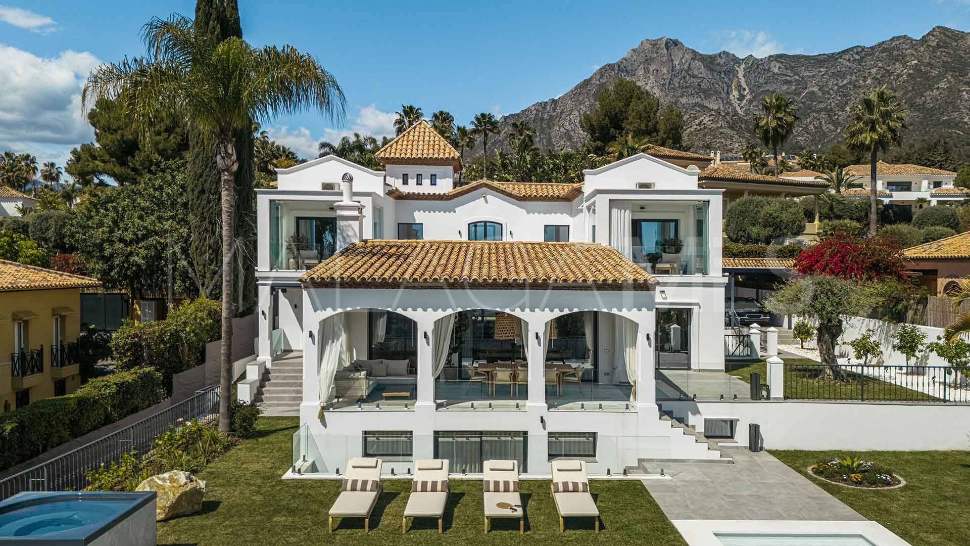 Villa for sale in Altos Reales