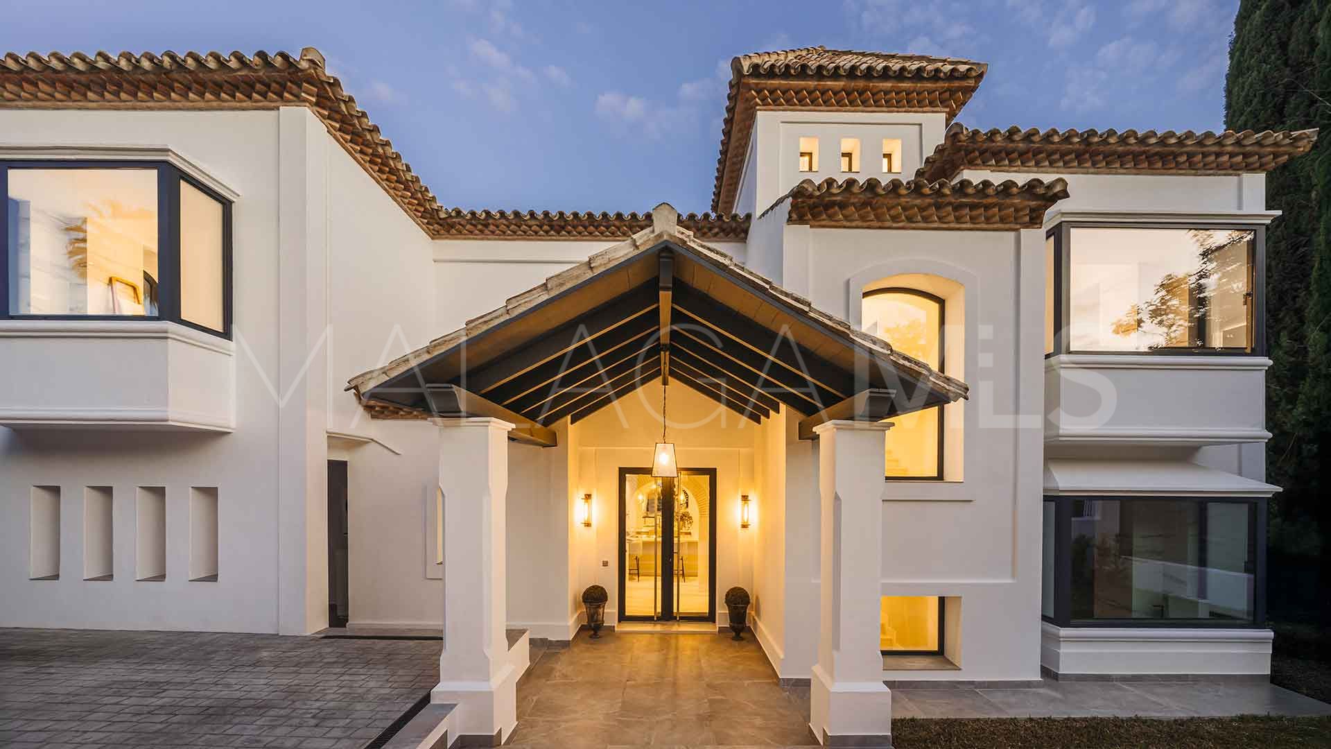 Villa for sale in Altos Reales
