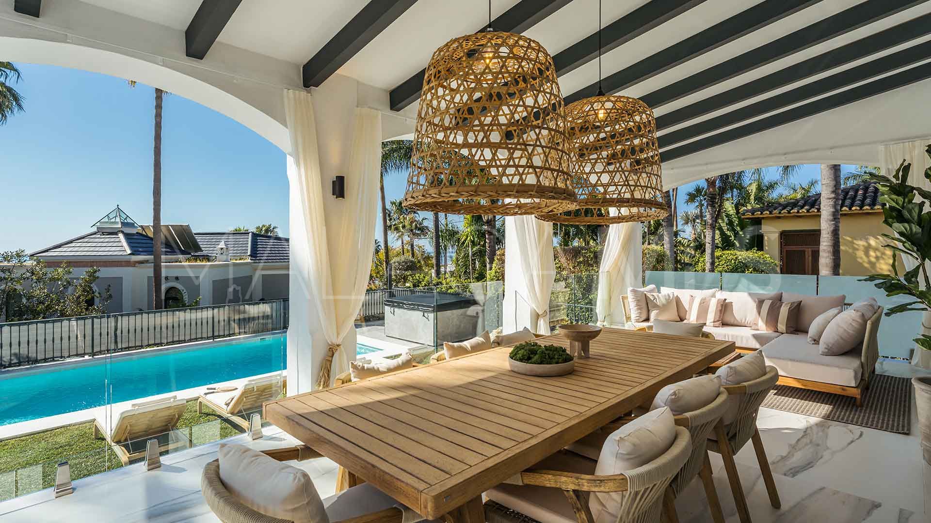 Villa for sale in Altos Reales