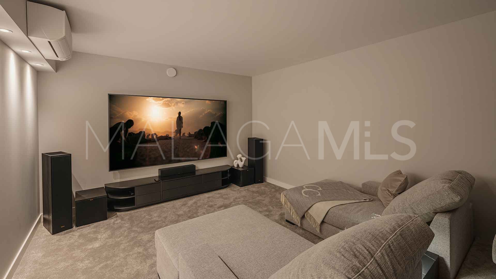 Villa for sale in Altos Reales