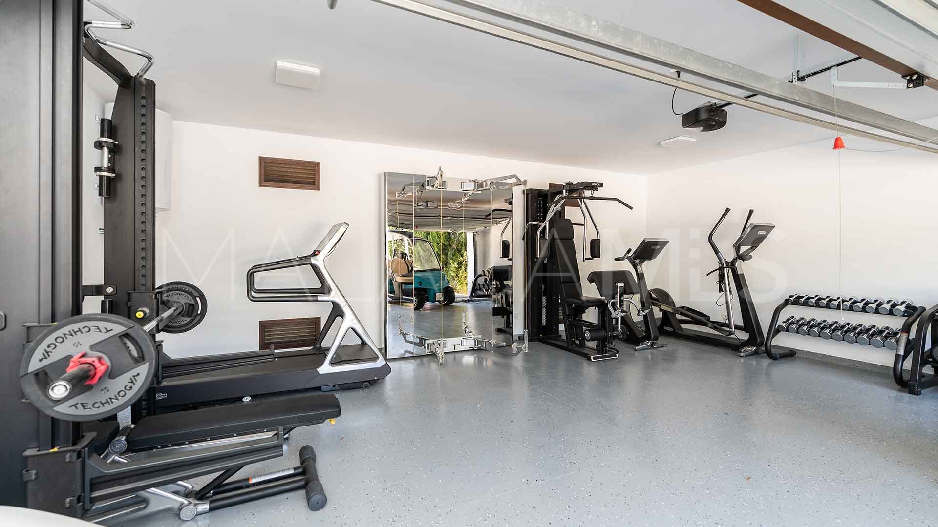 Villa for sale in Guadalmina Baja