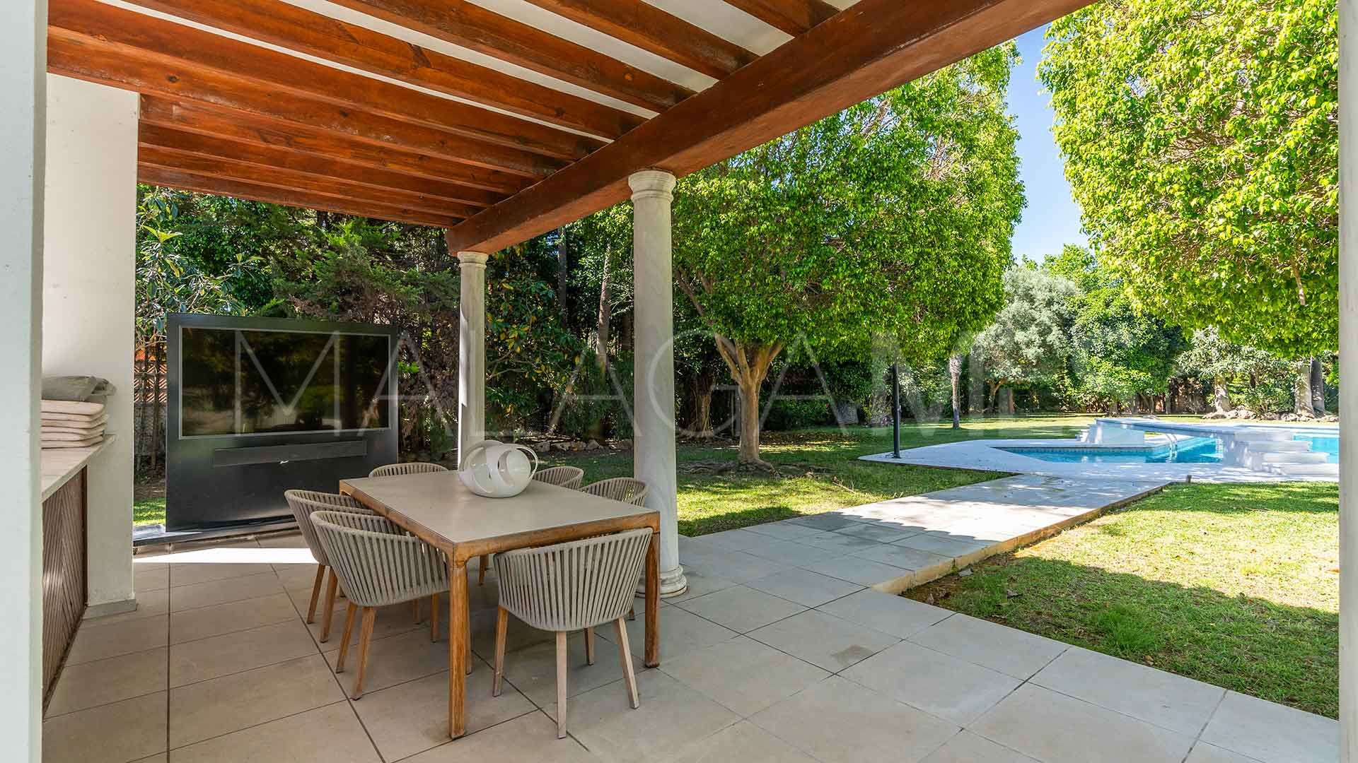Villa for sale in Guadalmina Baja