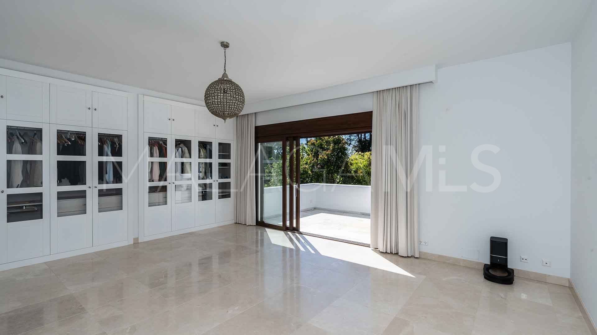 Villa for sale in Guadalmina Baja