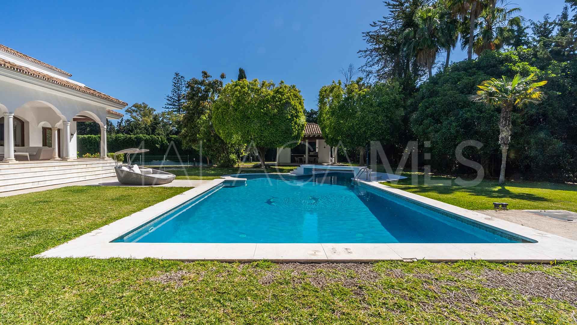 Villa for sale in Guadalmina Baja