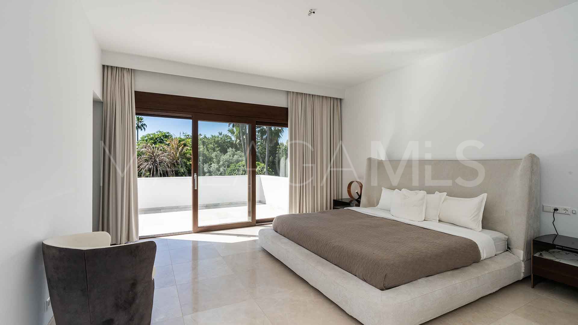 Villa for sale in Guadalmina Baja