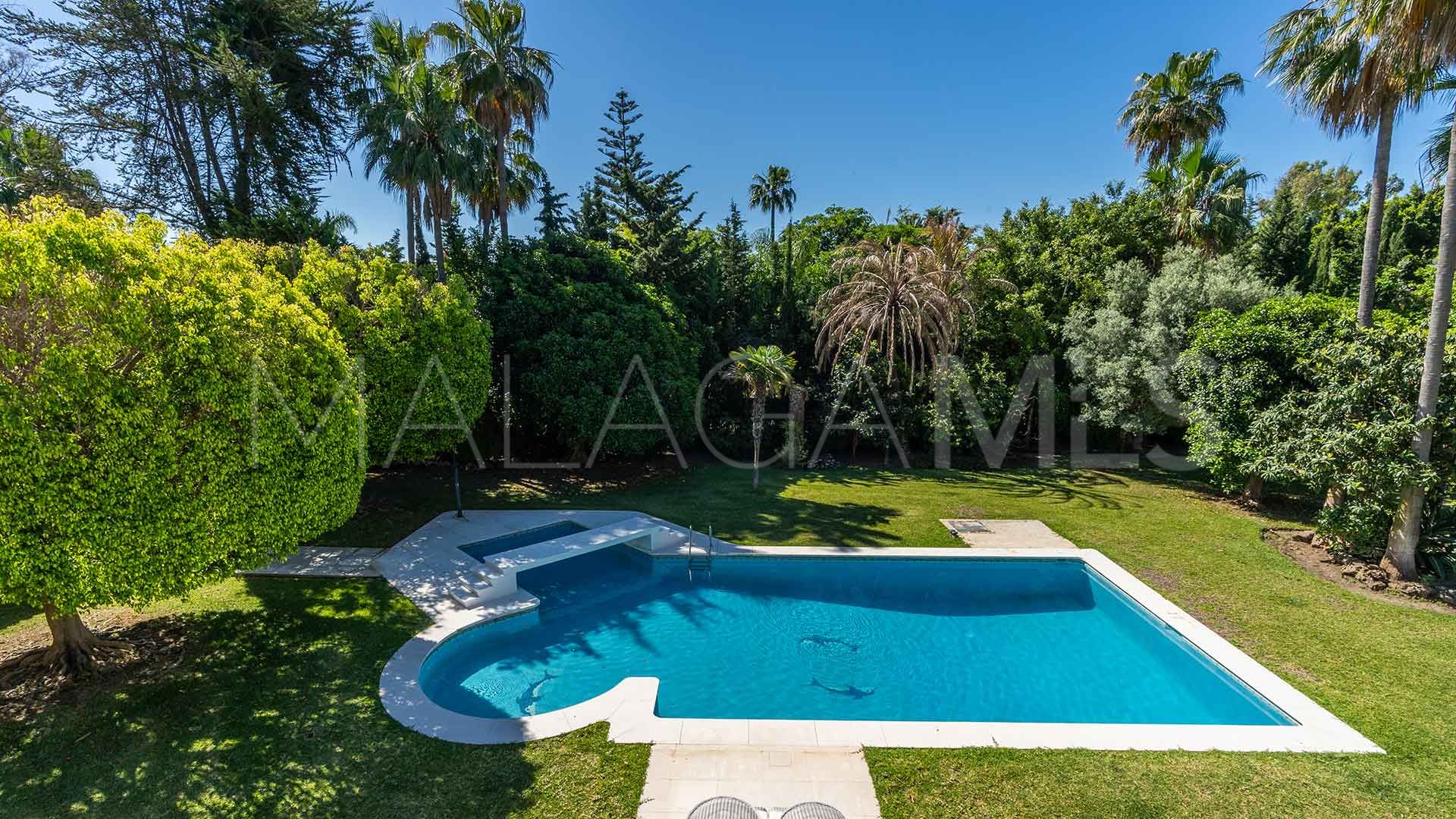 Villa for sale in Guadalmina Baja