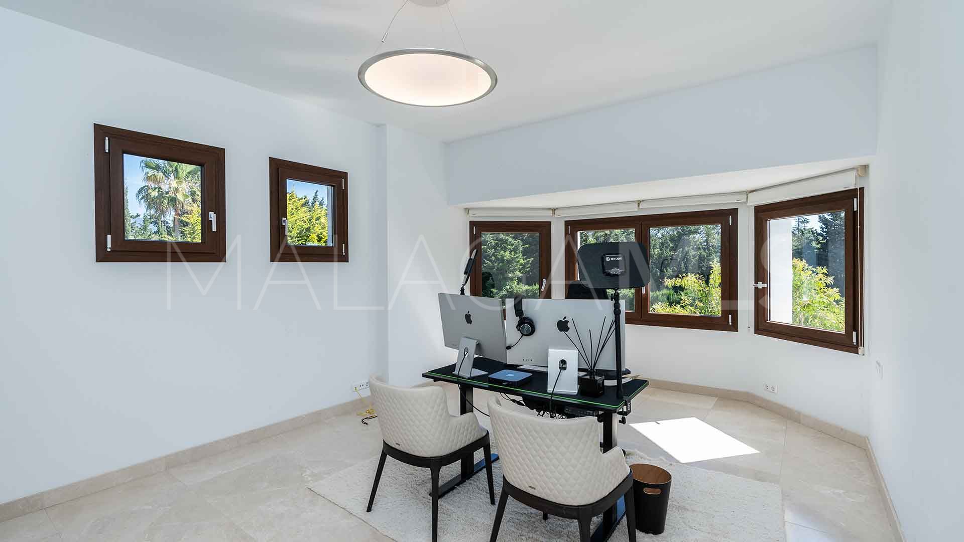 Villa for sale in Guadalmina Baja