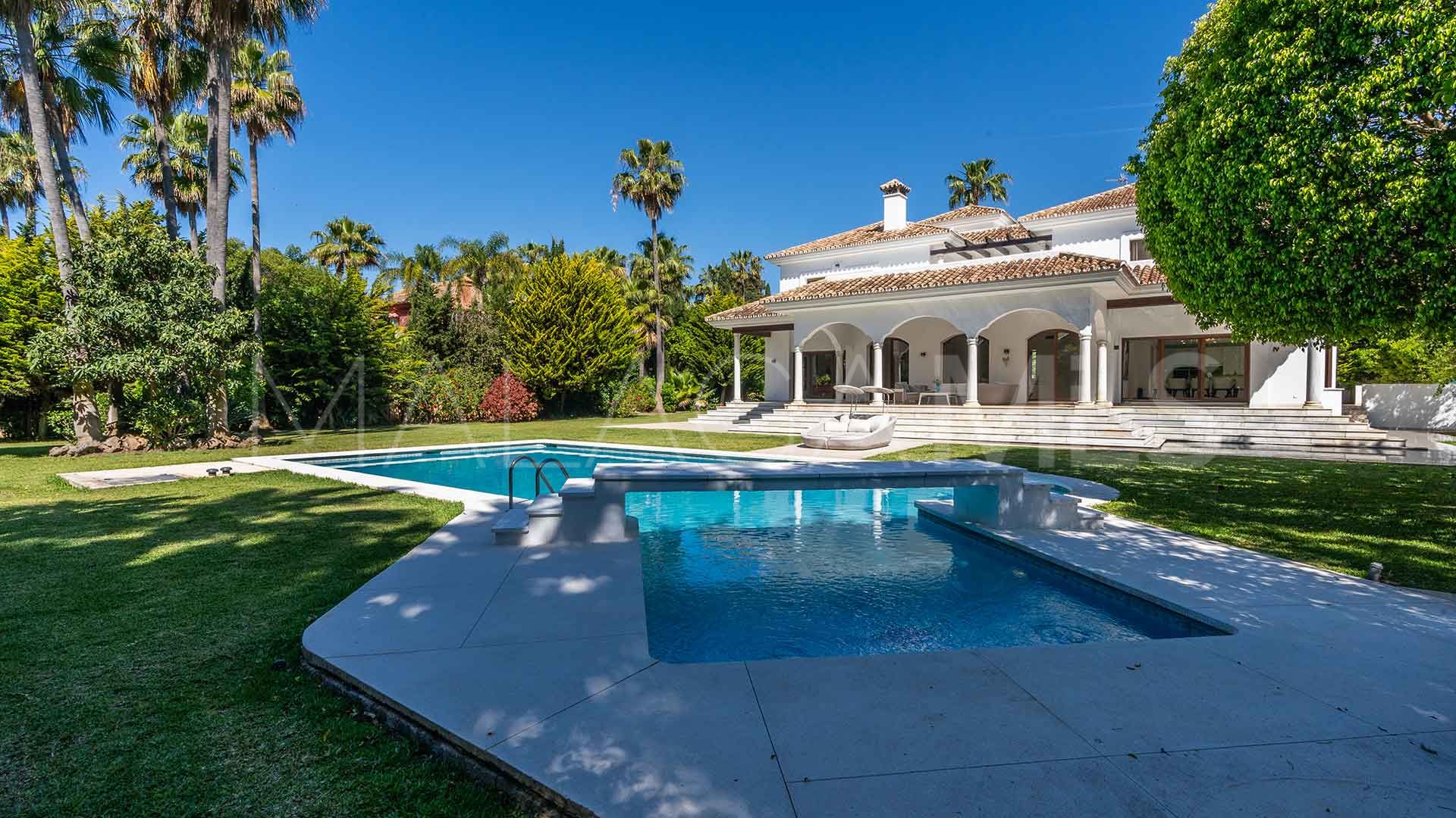 Villa for sale in Guadalmina Baja