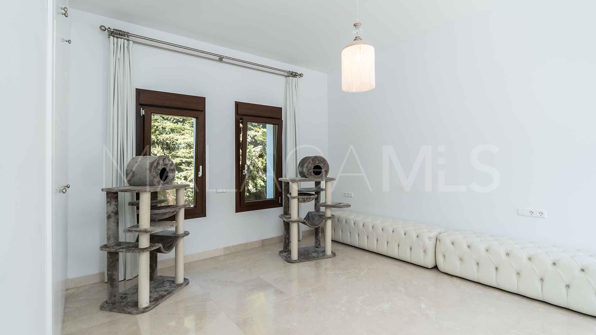 Villa for sale in Guadalmina Baja