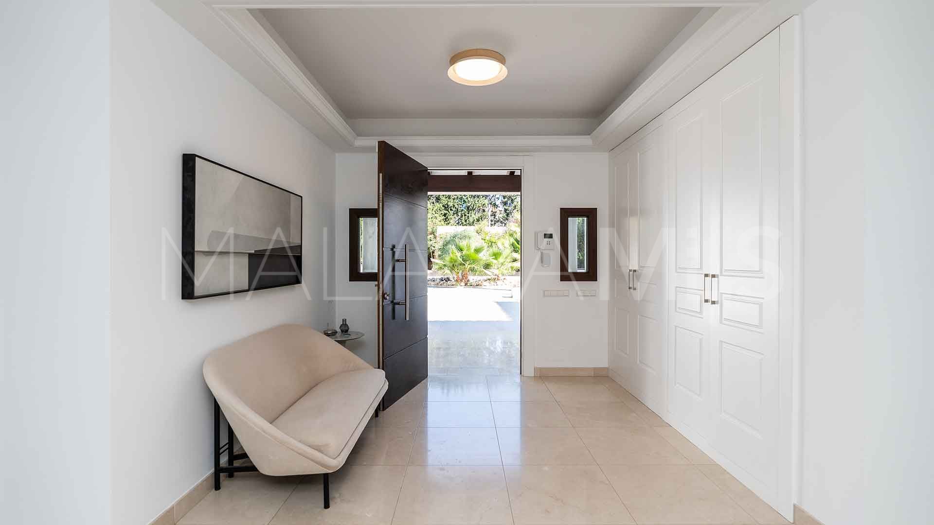 Villa for sale in Guadalmina Baja