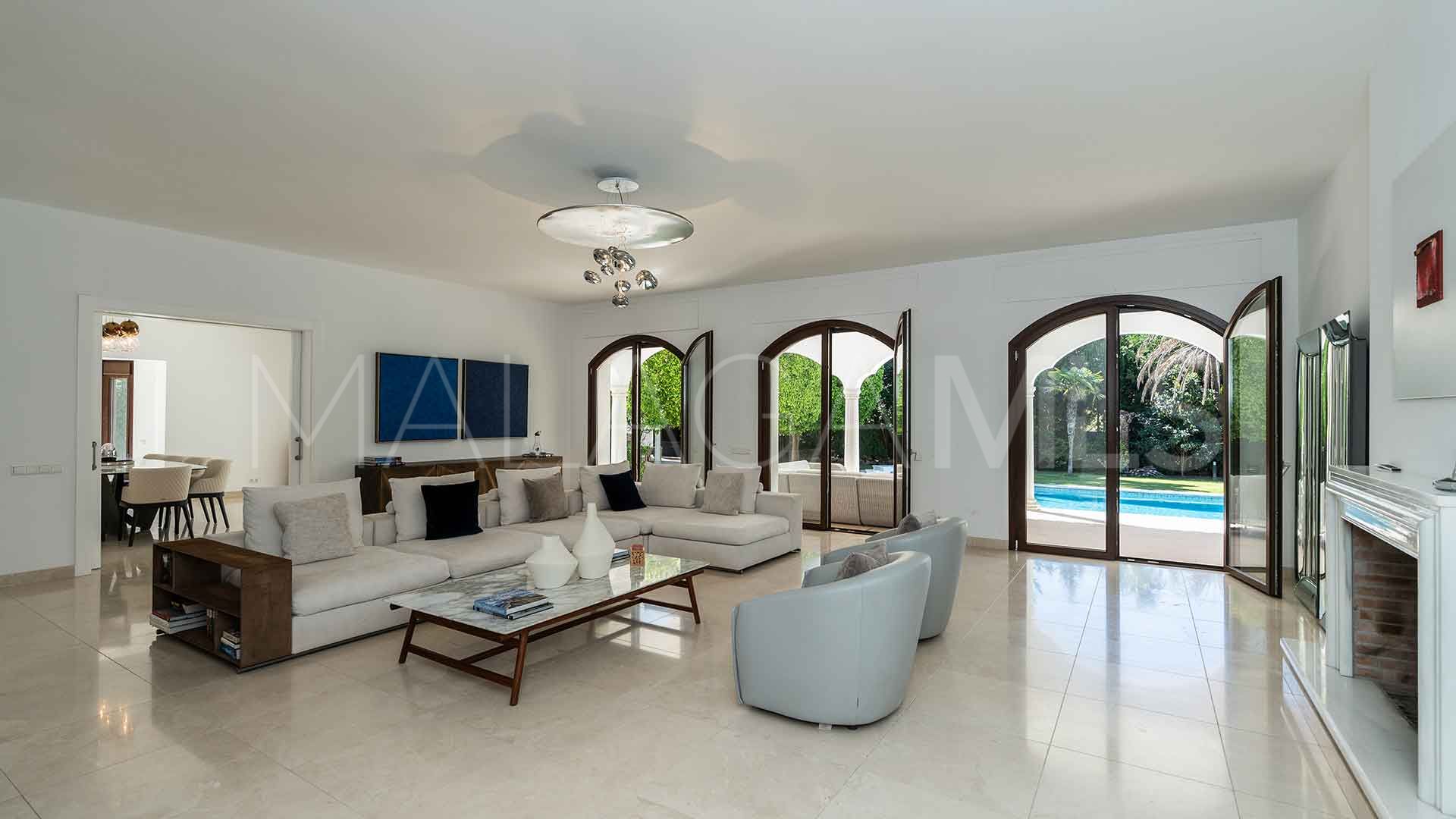 Villa for sale in Guadalmina Baja