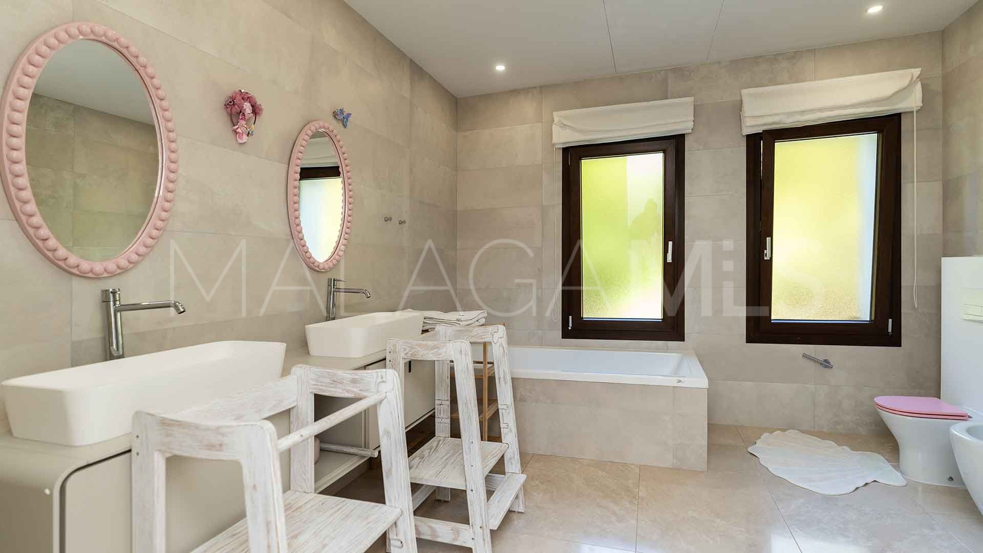 Villa for sale in Guadalmina Baja