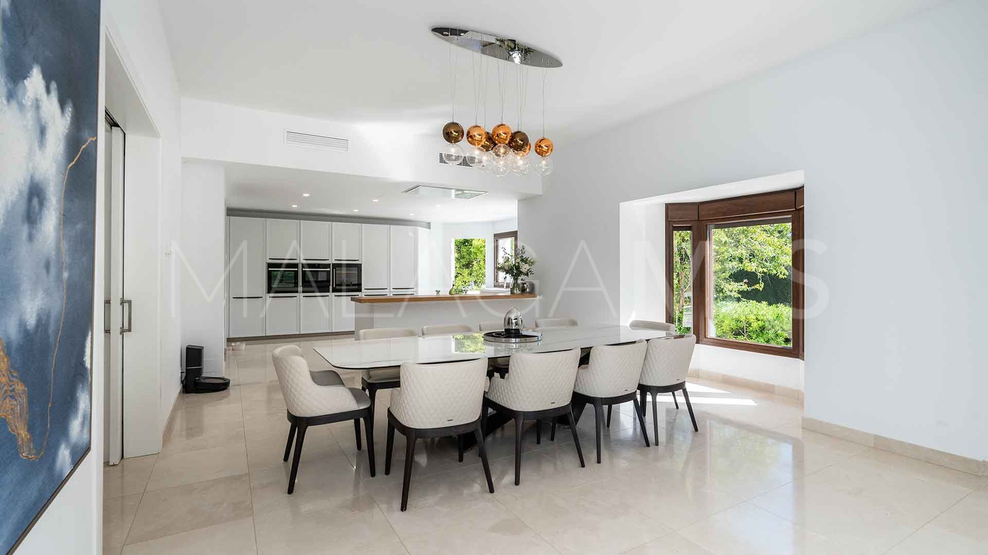 Villa for sale in Guadalmina Baja