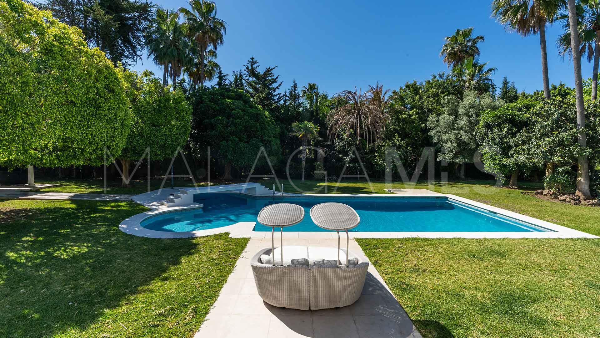 Villa for sale in Guadalmina Baja