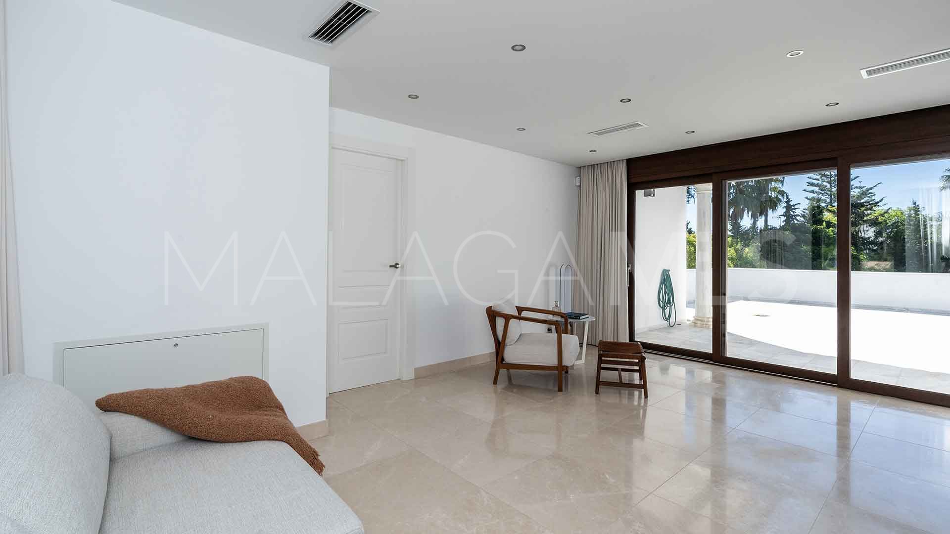 Villa for sale in Guadalmina Baja