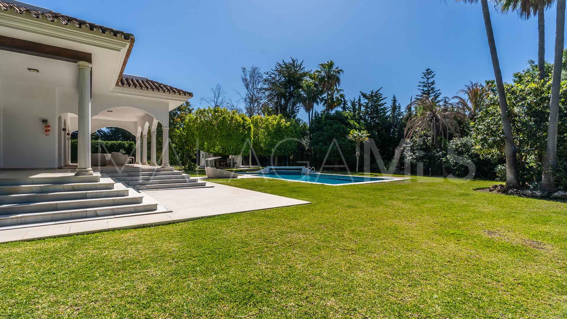Villa for sale in Guadalmina Baja