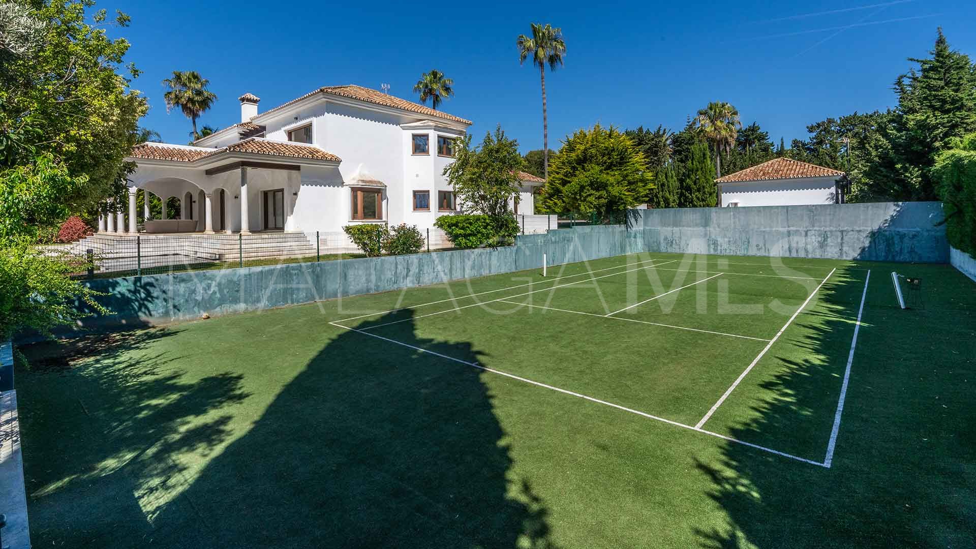 Villa for sale in Guadalmina Baja
