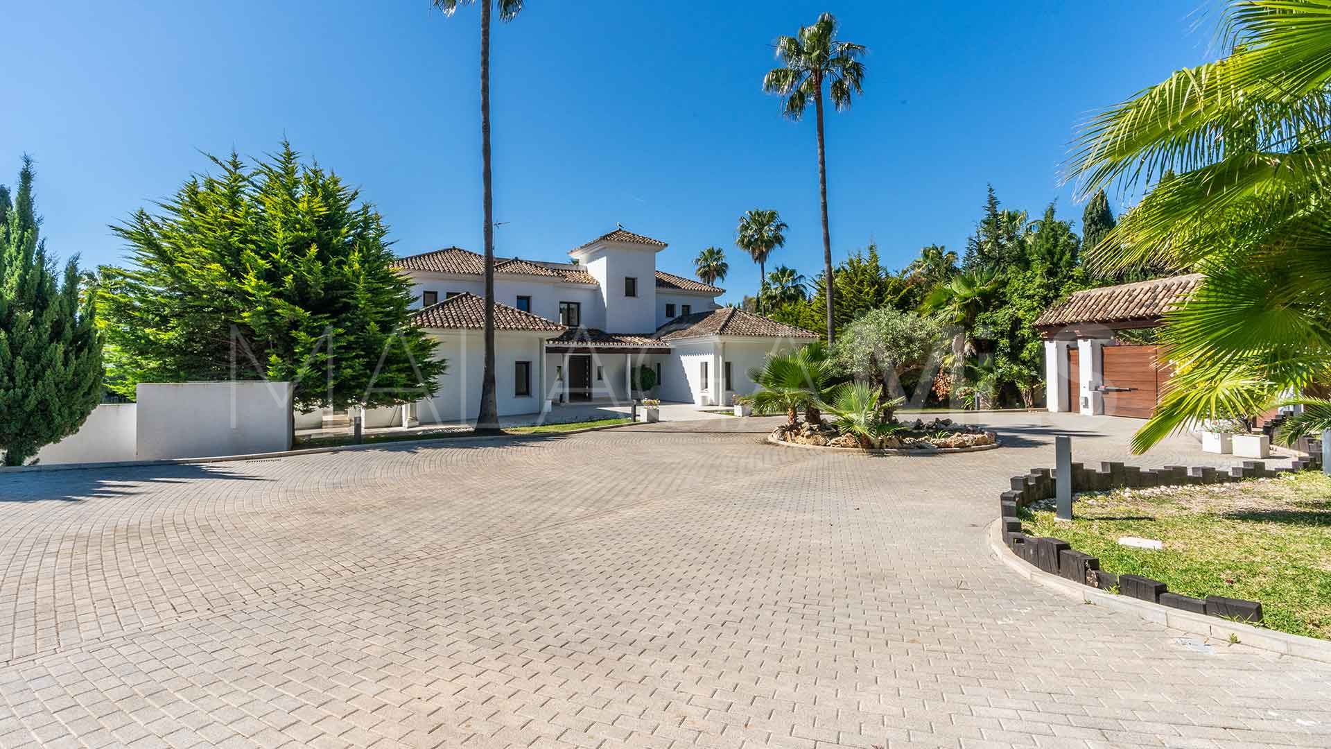 Villa for sale in Guadalmina Baja