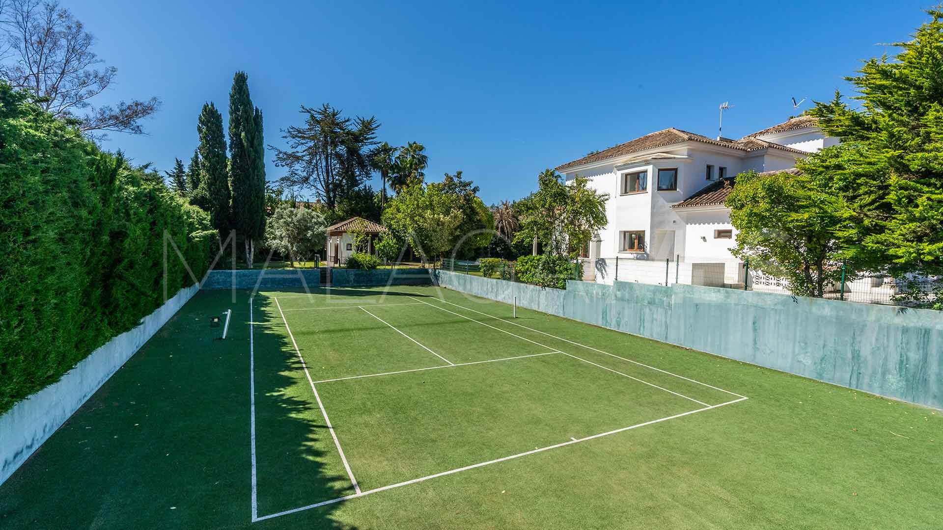 Villa for sale in Guadalmina Baja