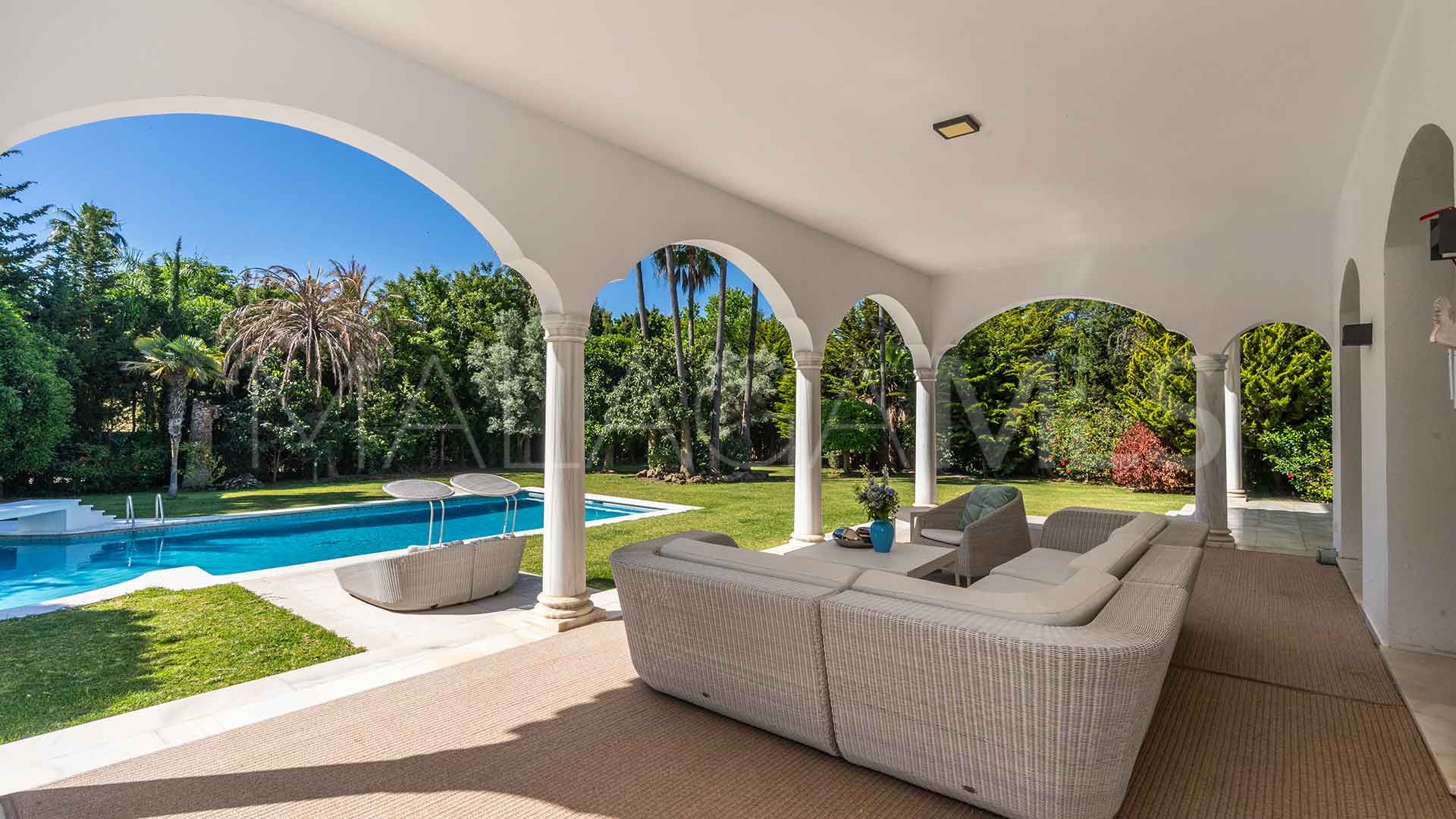 Villa for sale in Guadalmina Baja
