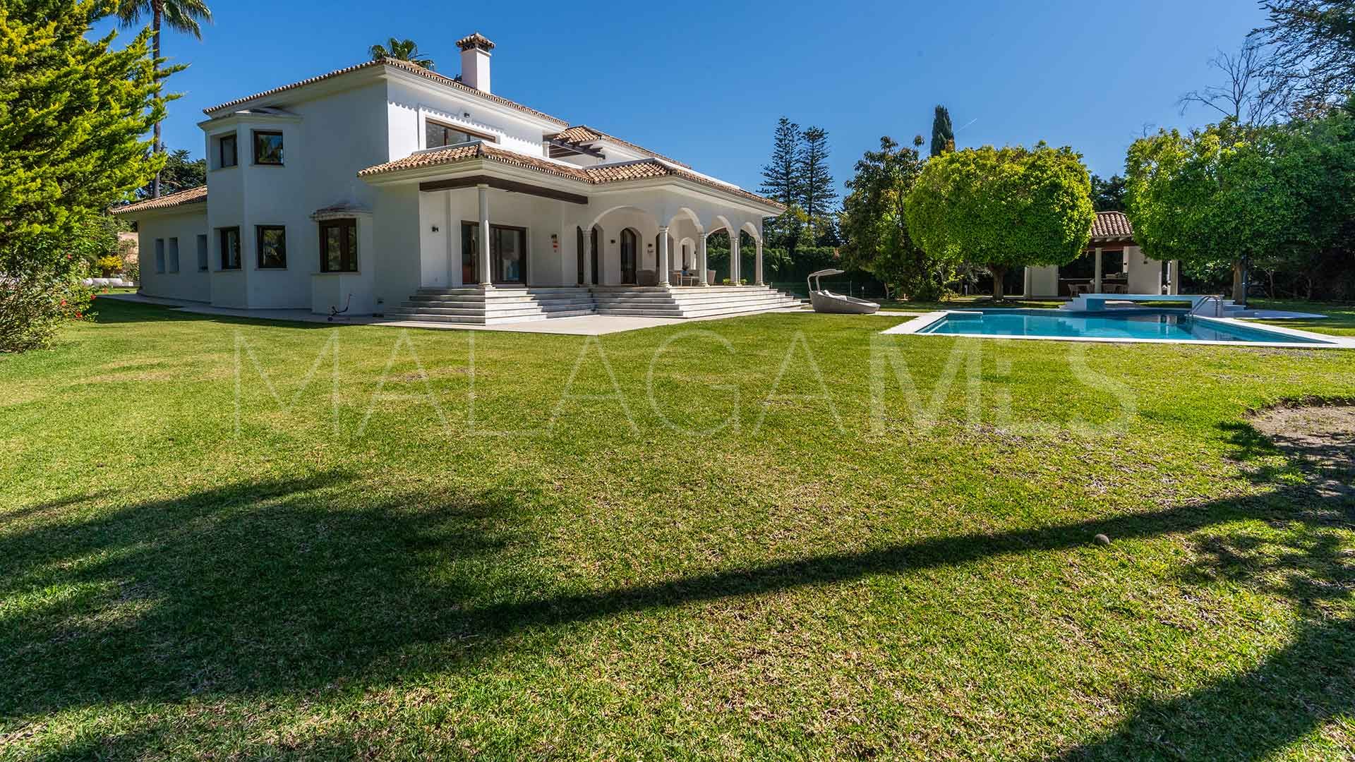 Villa for sale in Guadalmina Baja