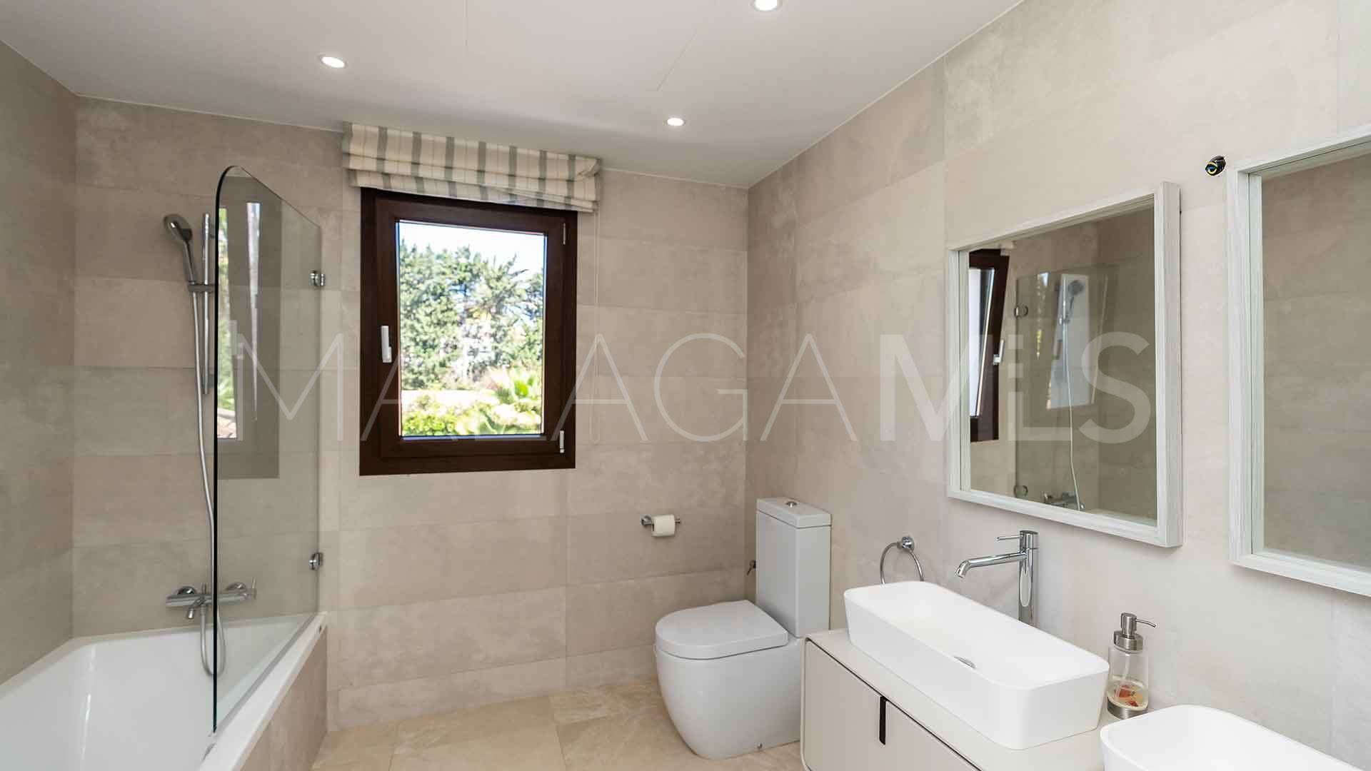Villa for sale in Guadalmina Baja