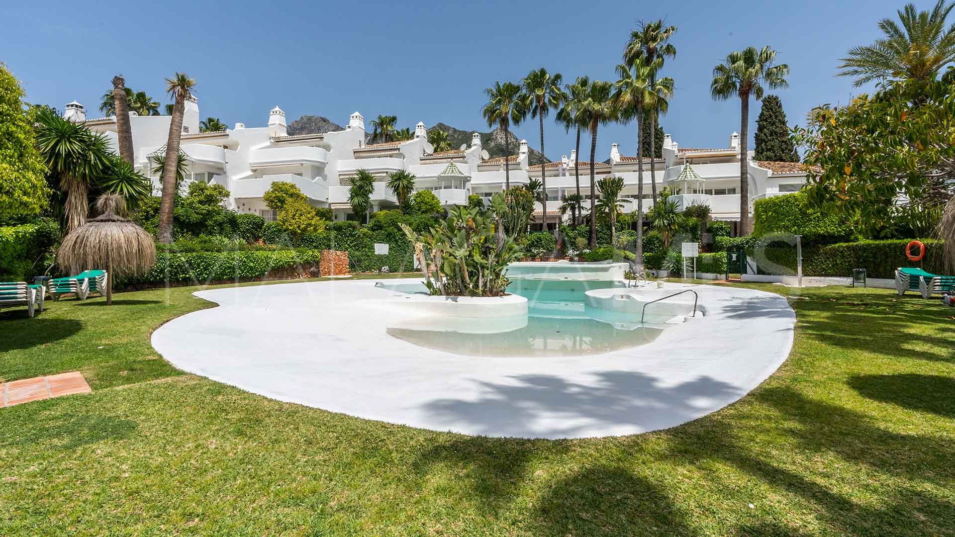 Radhus for sale in Marbella Golden Mile