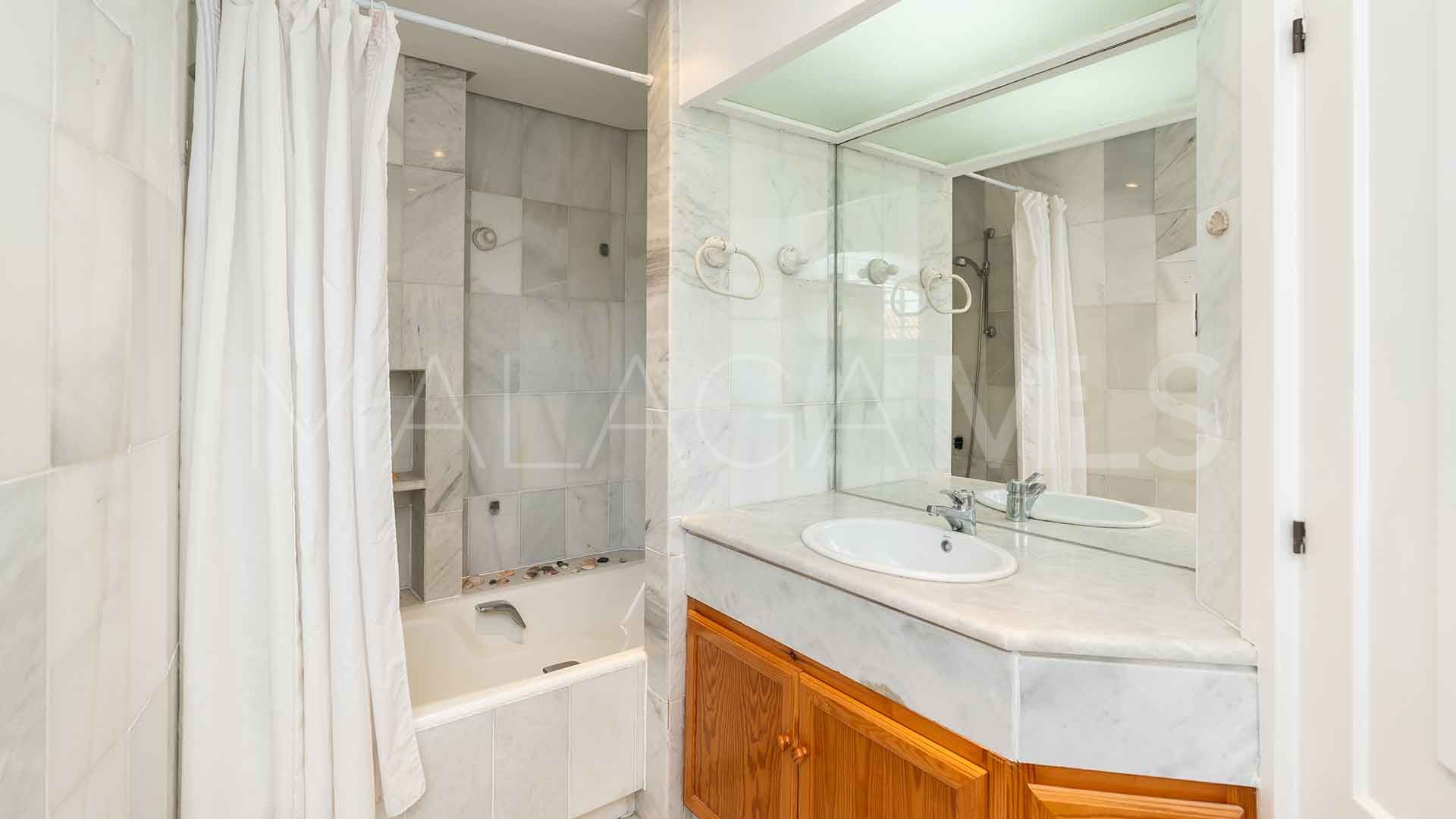Radhus for sale in Marbella Golden Mile