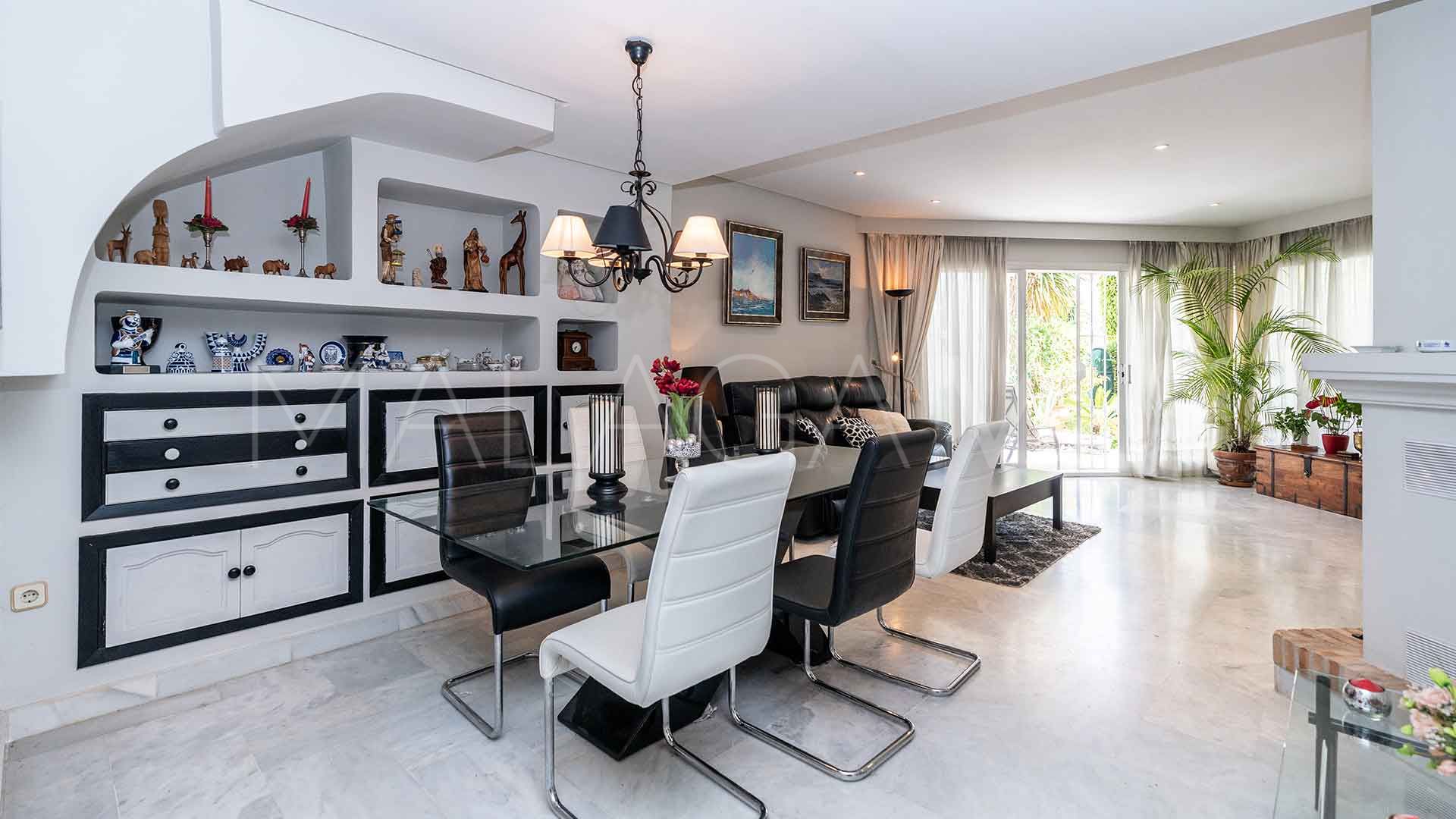 Radhus for sale in Marbella Golden Mile