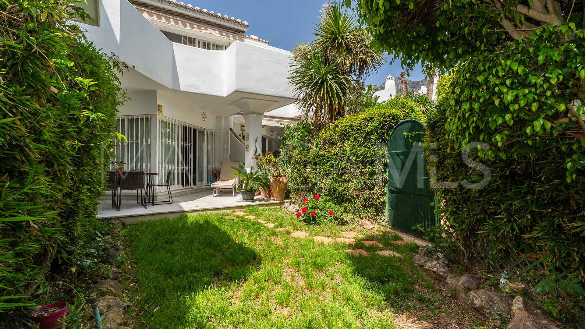 Radhus for sale in Marbella Golden Mile