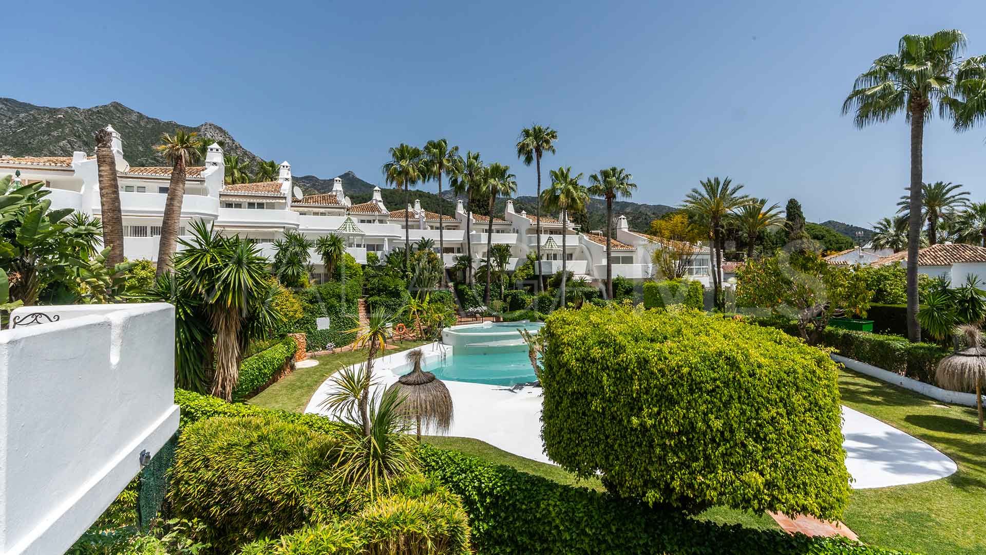 Radhus for sale in Marbella Golden Mile