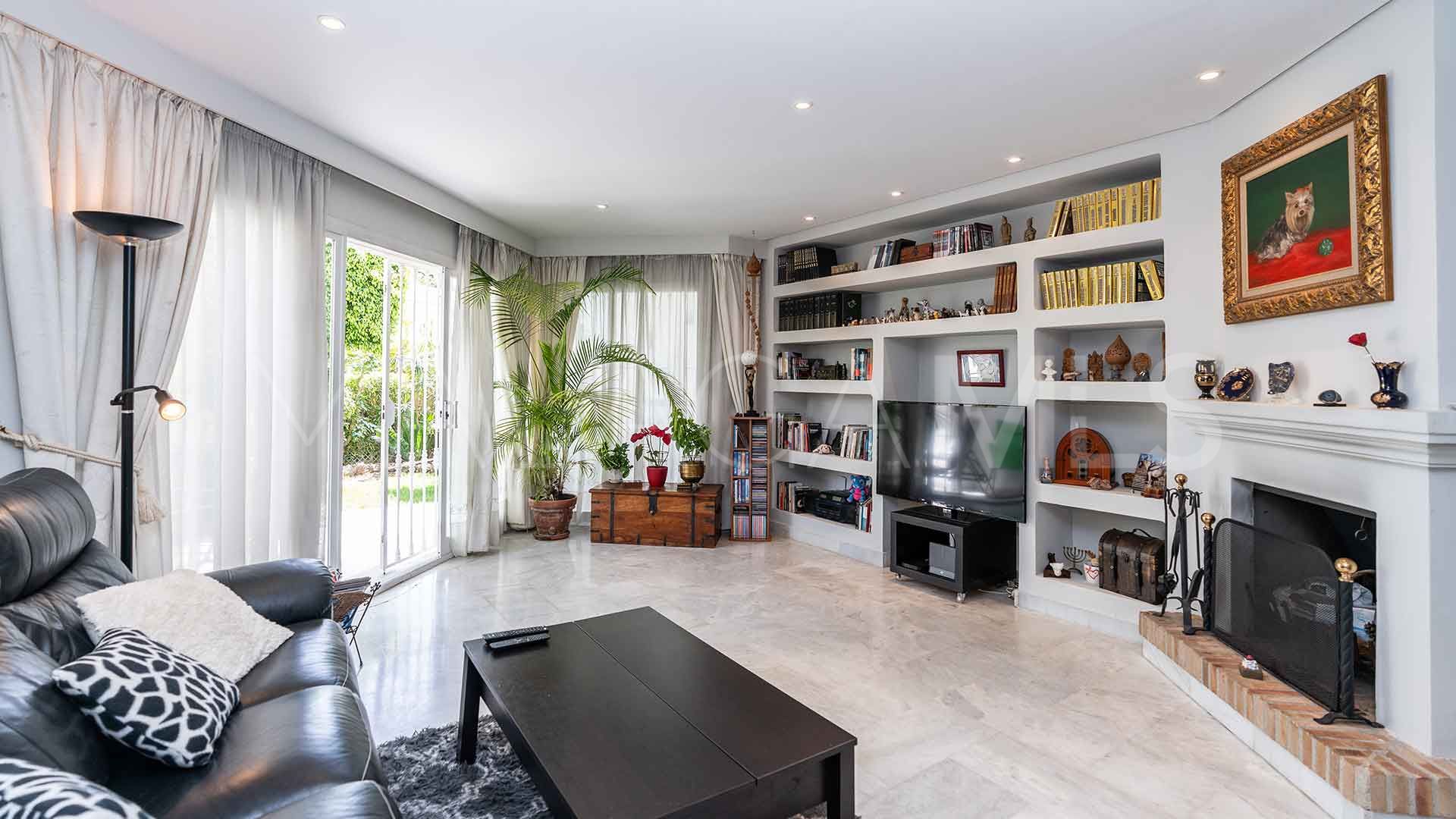Radhus for sale in Marbella Golden Mile
