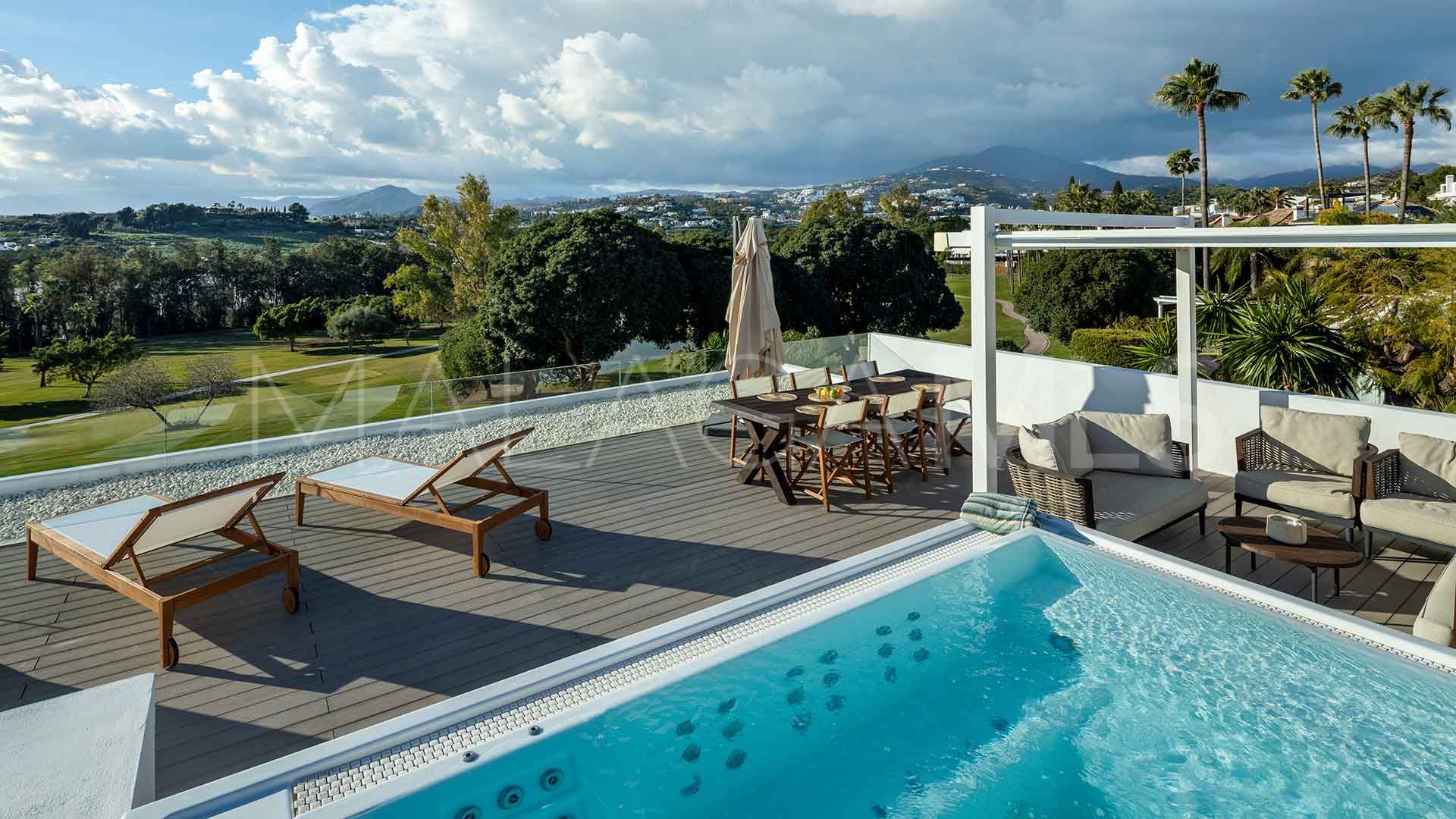 Buy villa in Nueva Andalucia