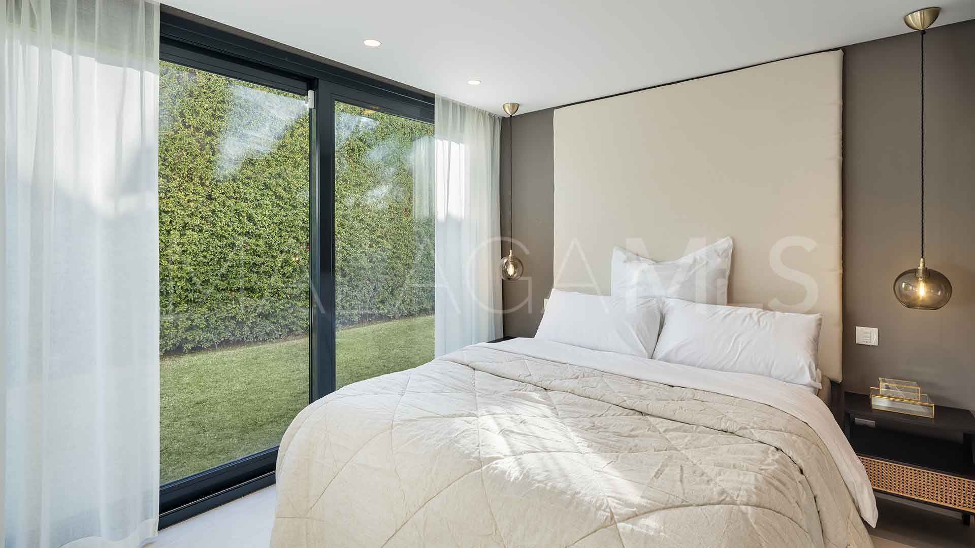 Buy villa in Nueva Andalucia