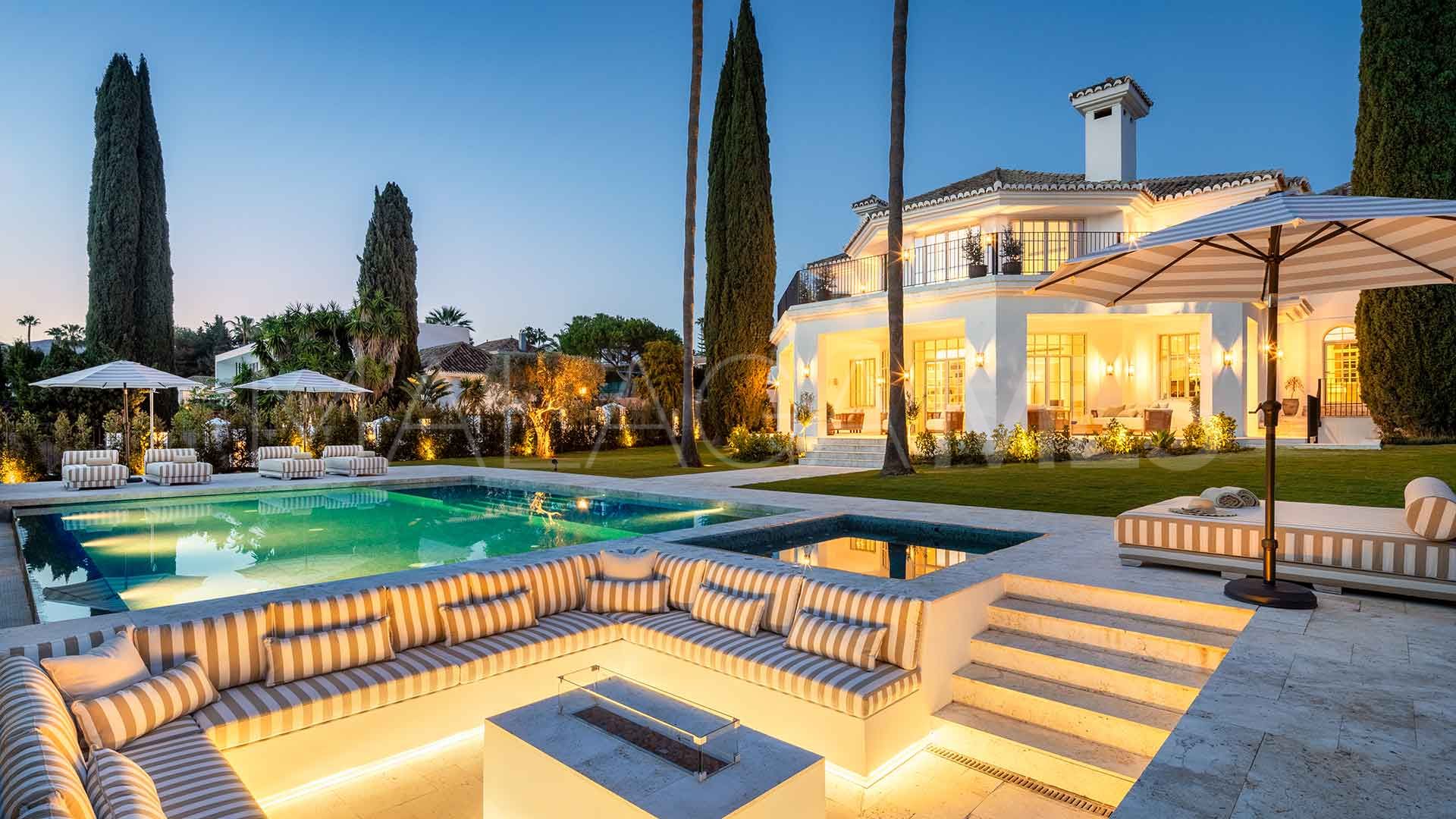 Villa for sale in Nueva Andalucia
