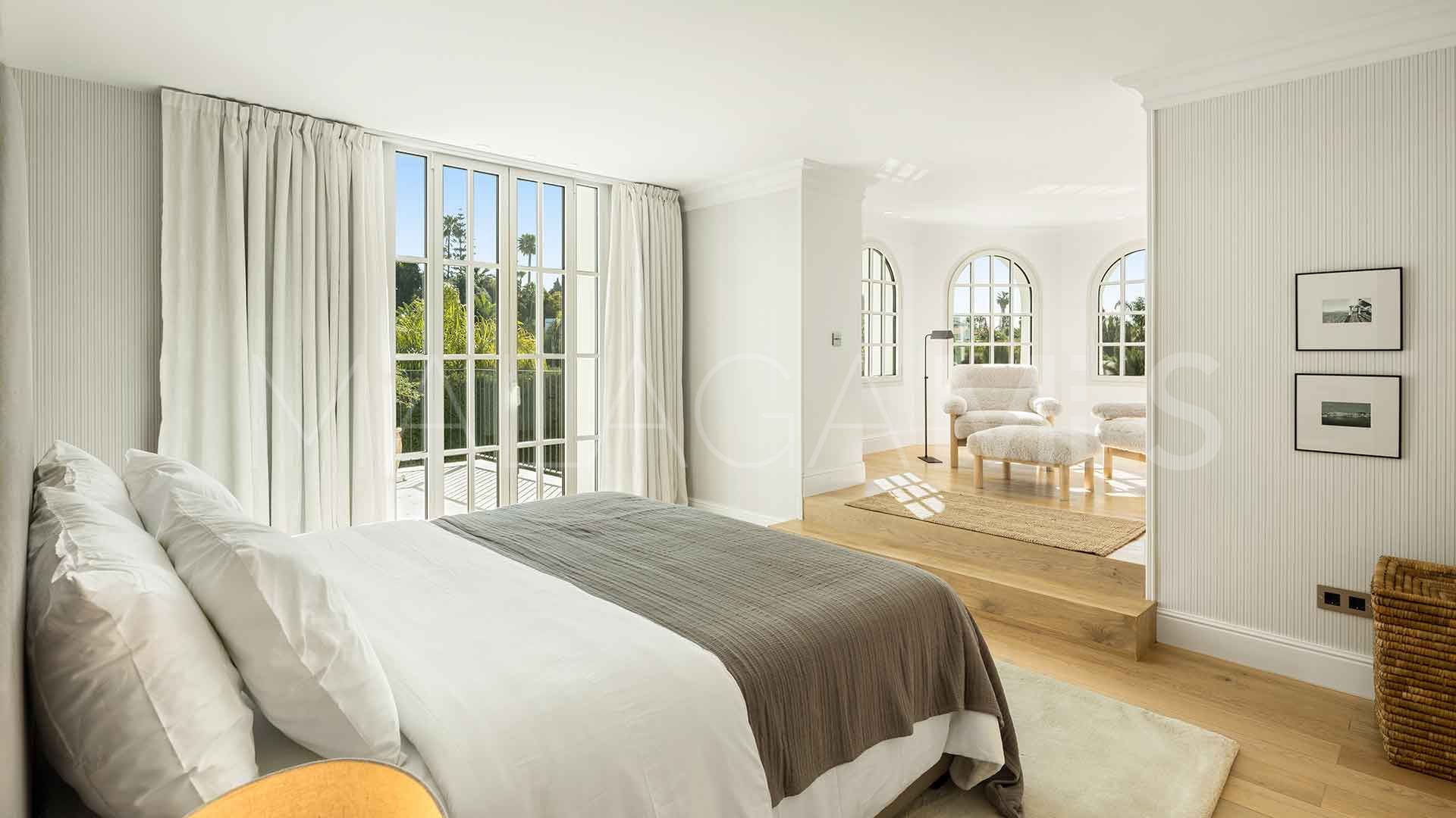 Villa for sale in Nueva Andalucia