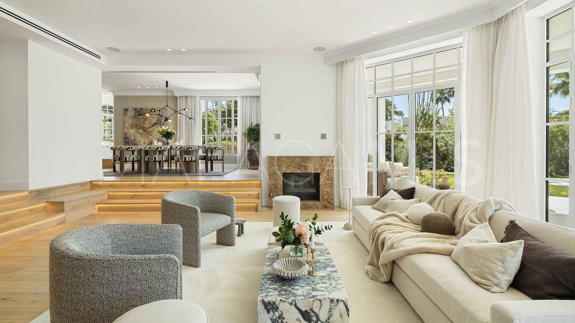 Villa for sale in Nueva Andalucia